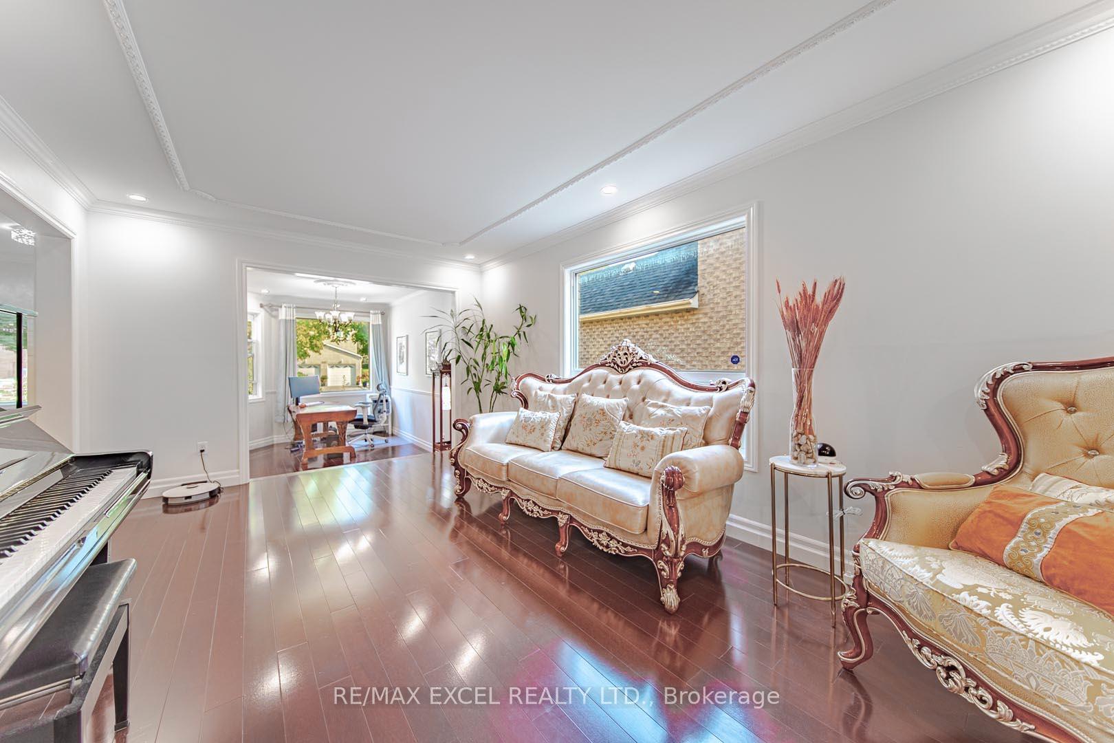 Photo 7 of 391 Manhattan Drive, Markham, Markville — HOMEH