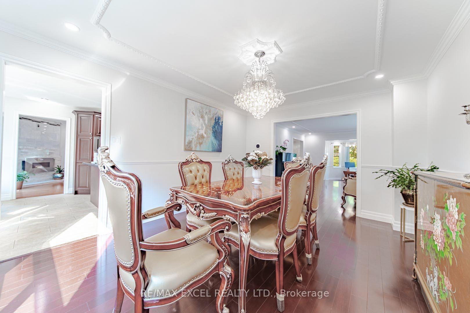 Photo 5 of 391 Manhattan Drive, Markham, Markville — HOMEH