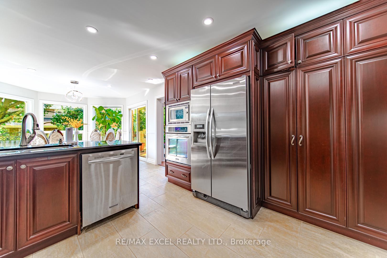 Photo 9 of 391 Manhattan Drive, Markham, Markville — HOMEH
