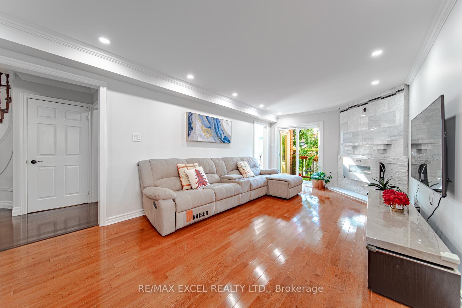 Photo 18 of 391 Manhattan Drive, Markham, Markville — HOMEH