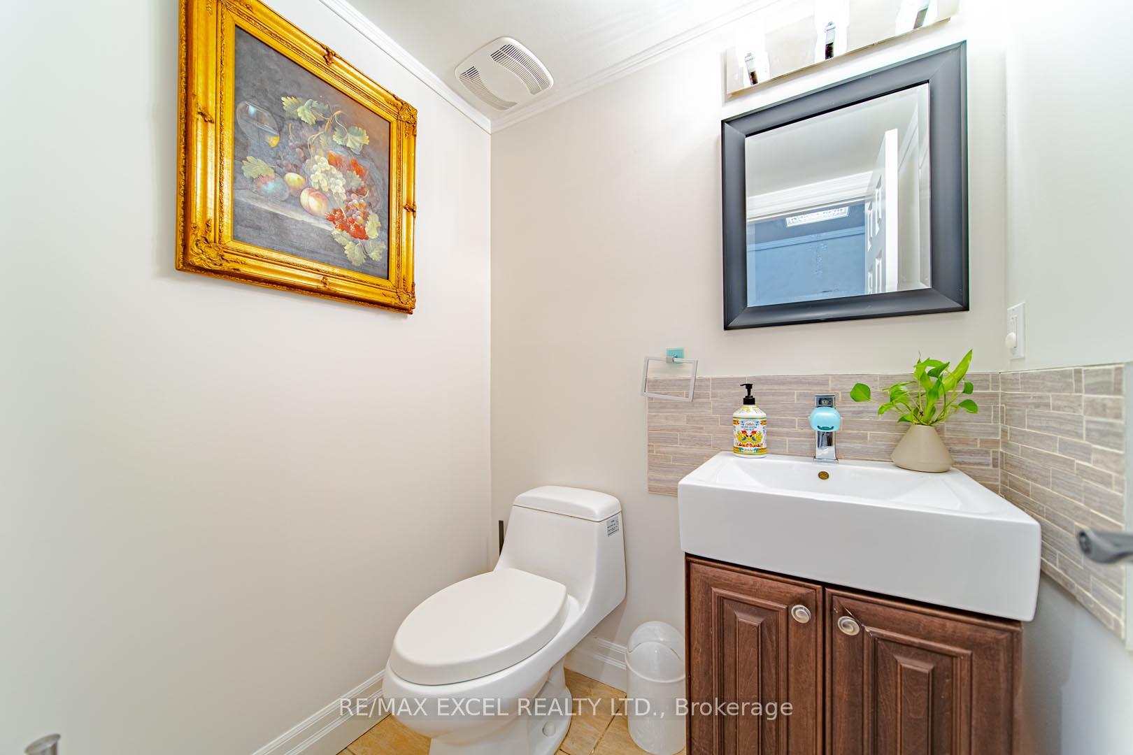 Photo 11 of 391 Manhattan Drive, Markham, Markville — HOMEH