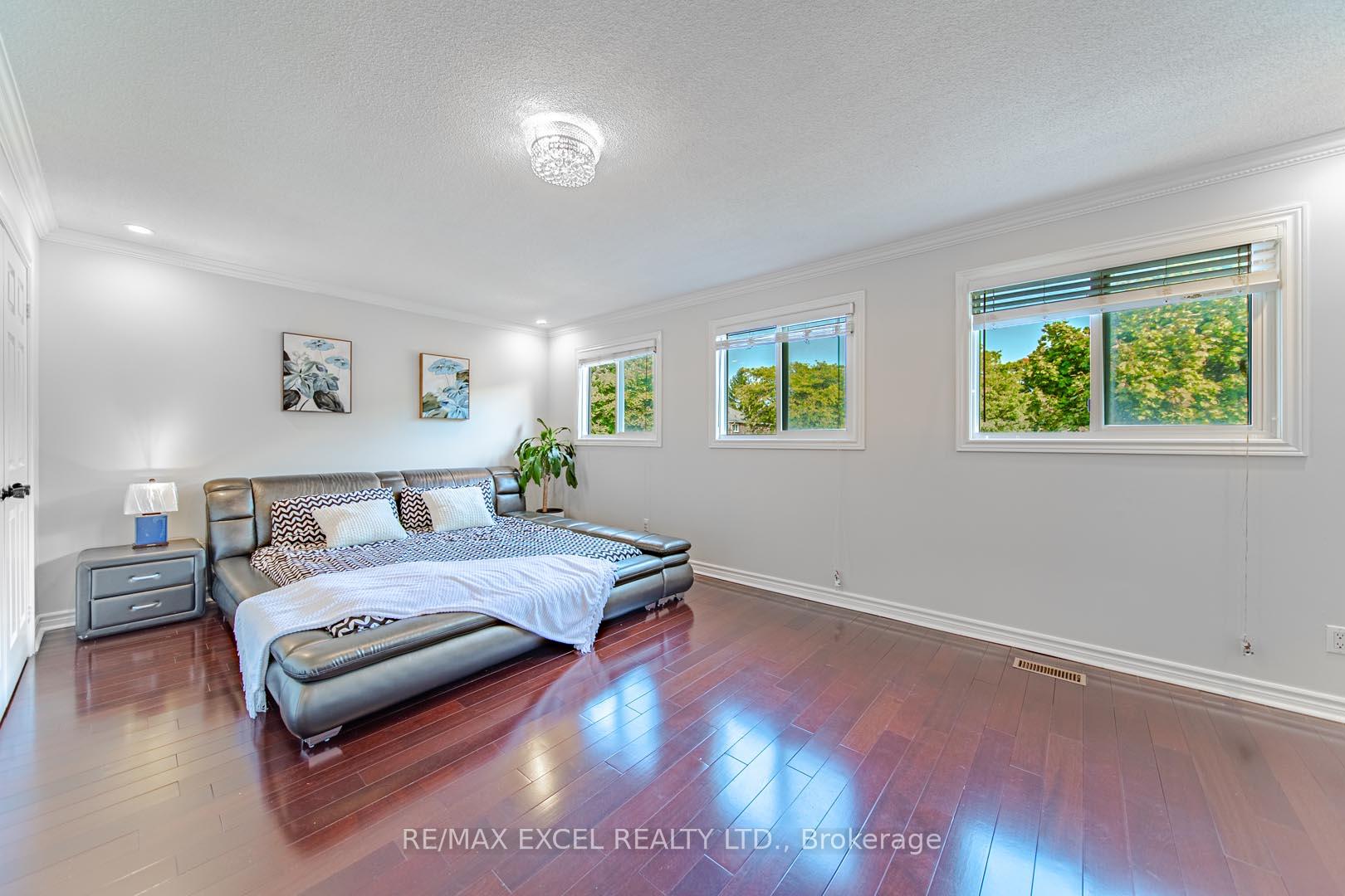 Photo 14 of 391 Manhattan Drive, Markham, Markville — HOMEH