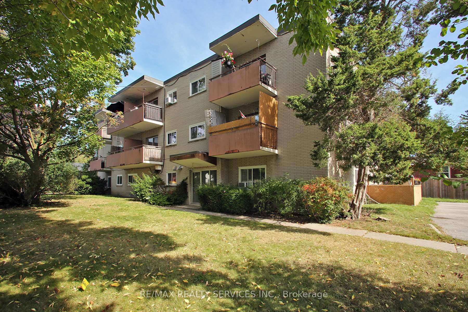 Photo 1 of 102 Front Street E, Whitby, Port Whitby — HOMEH