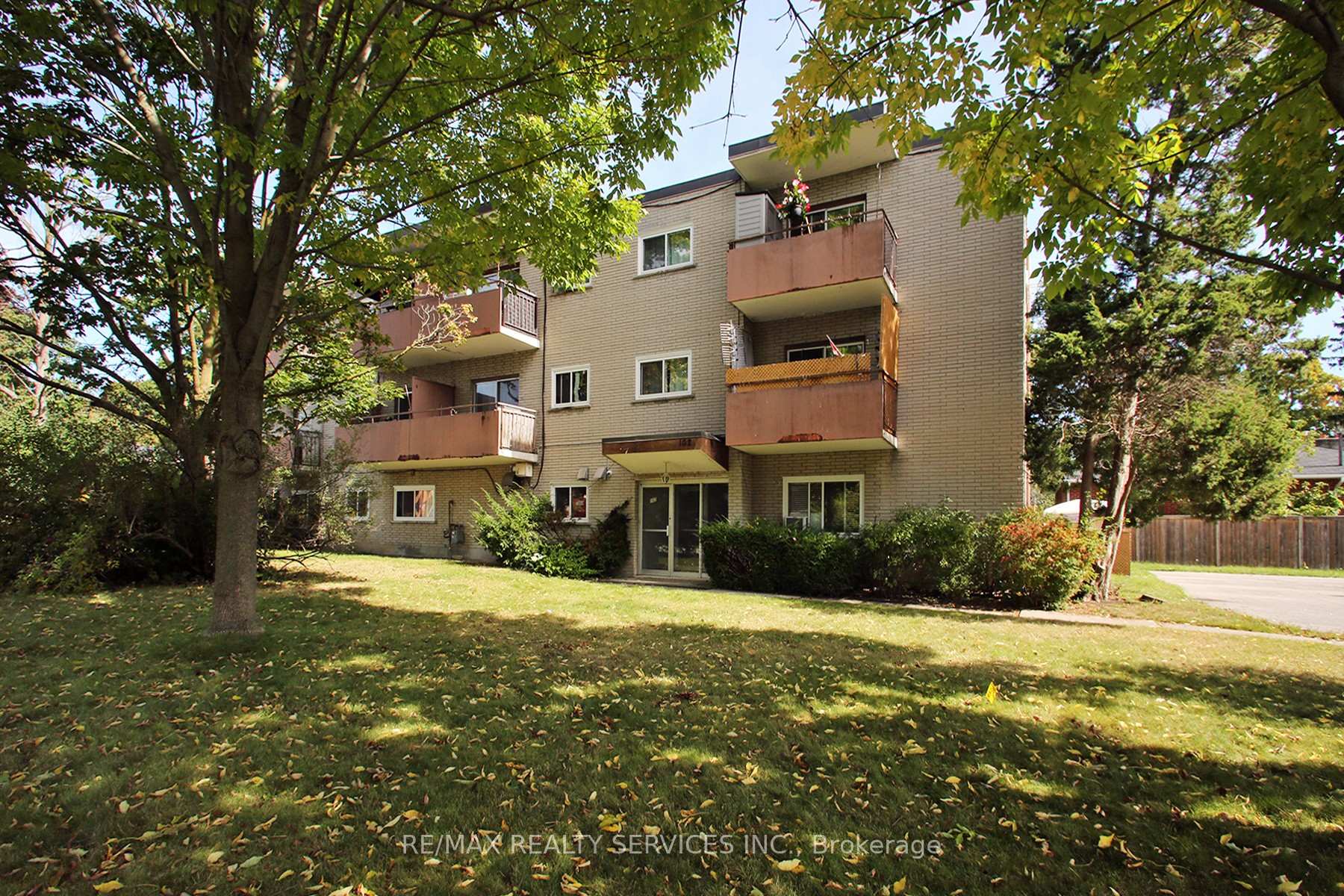 Photo 11 of 102 Front Street E, Whitby, Port Whitby — HOMEH