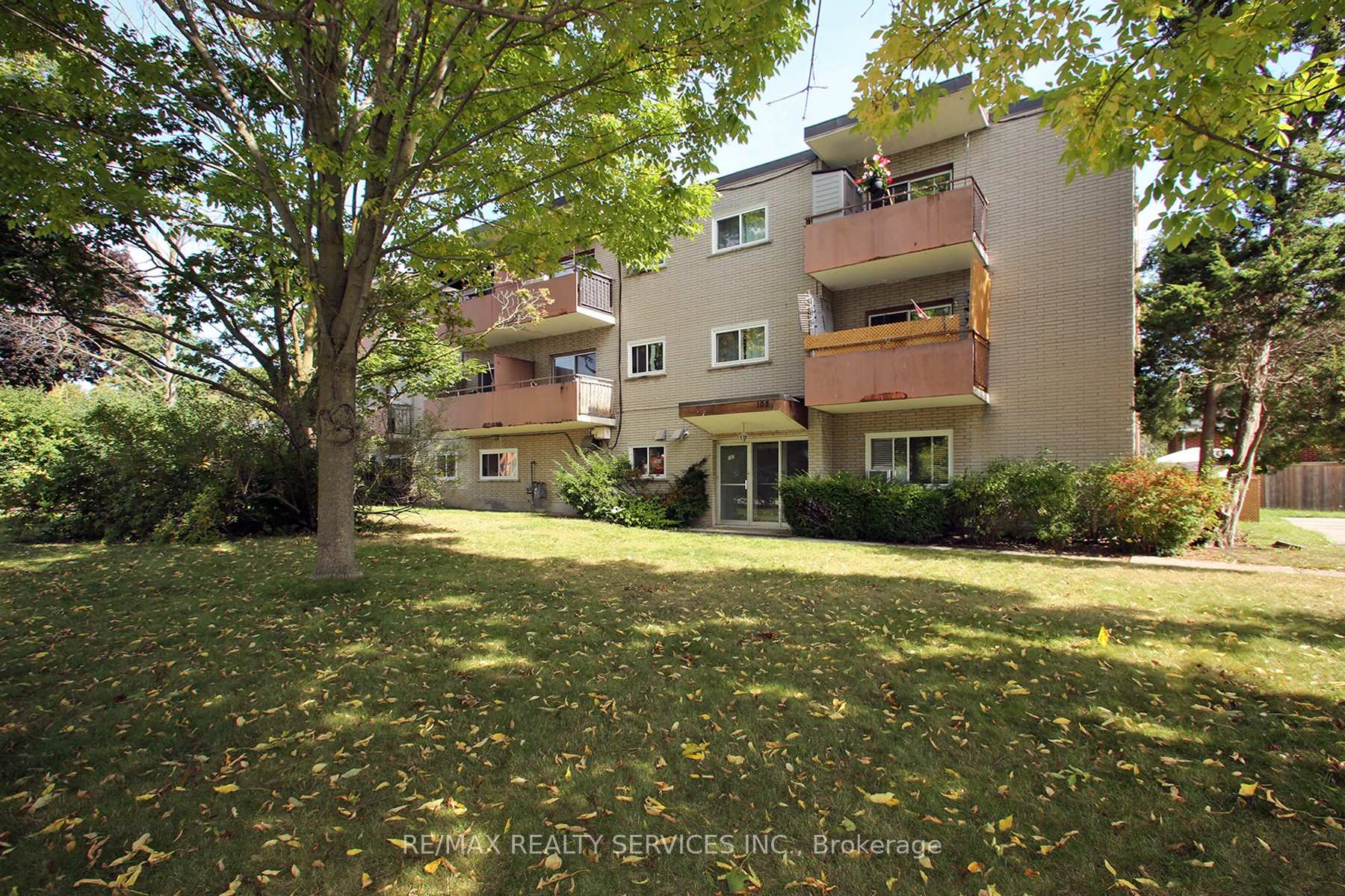 Photo 4 of 102 Front Street E, Whitby, Port Whitby — HOMEH