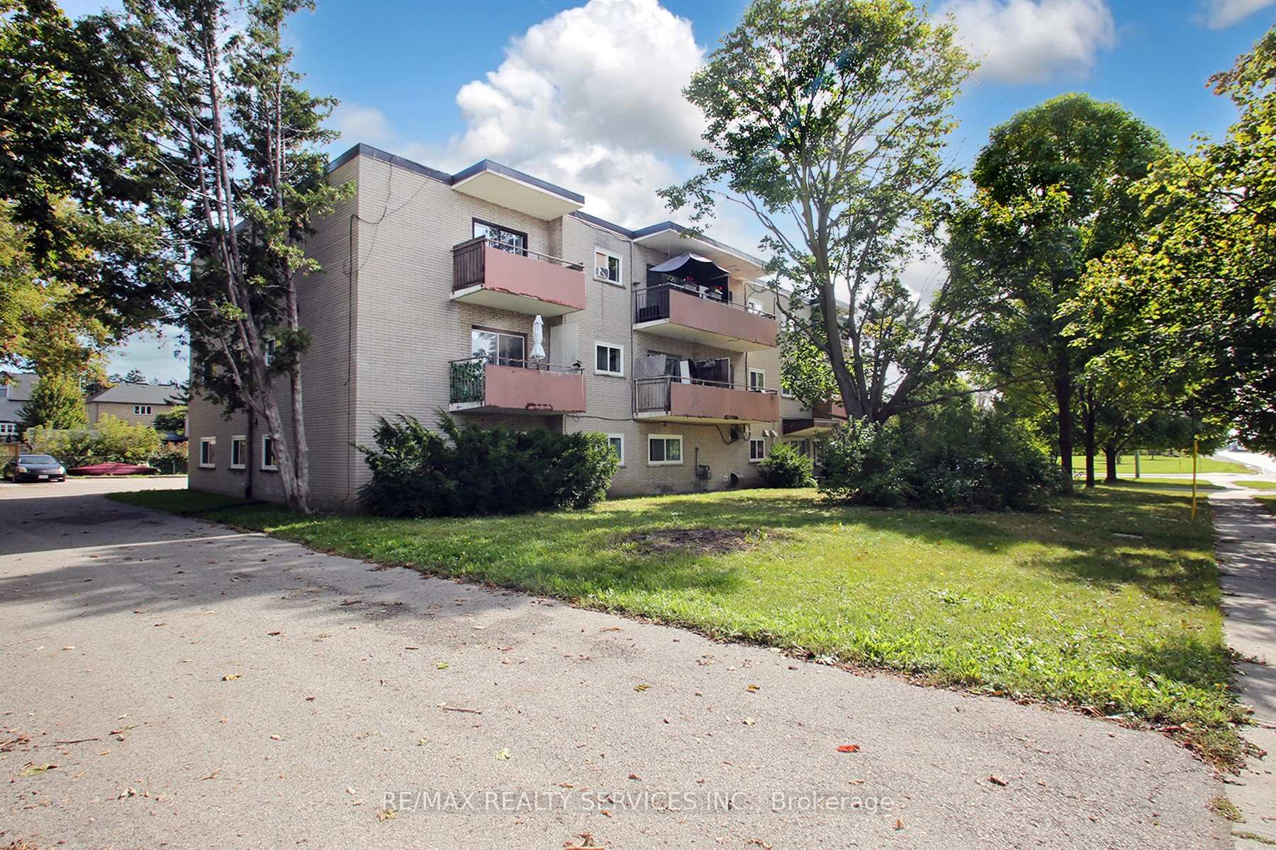 Photo 2 of 102 Front Street E, Whitby, Port Whitby — HOMEH