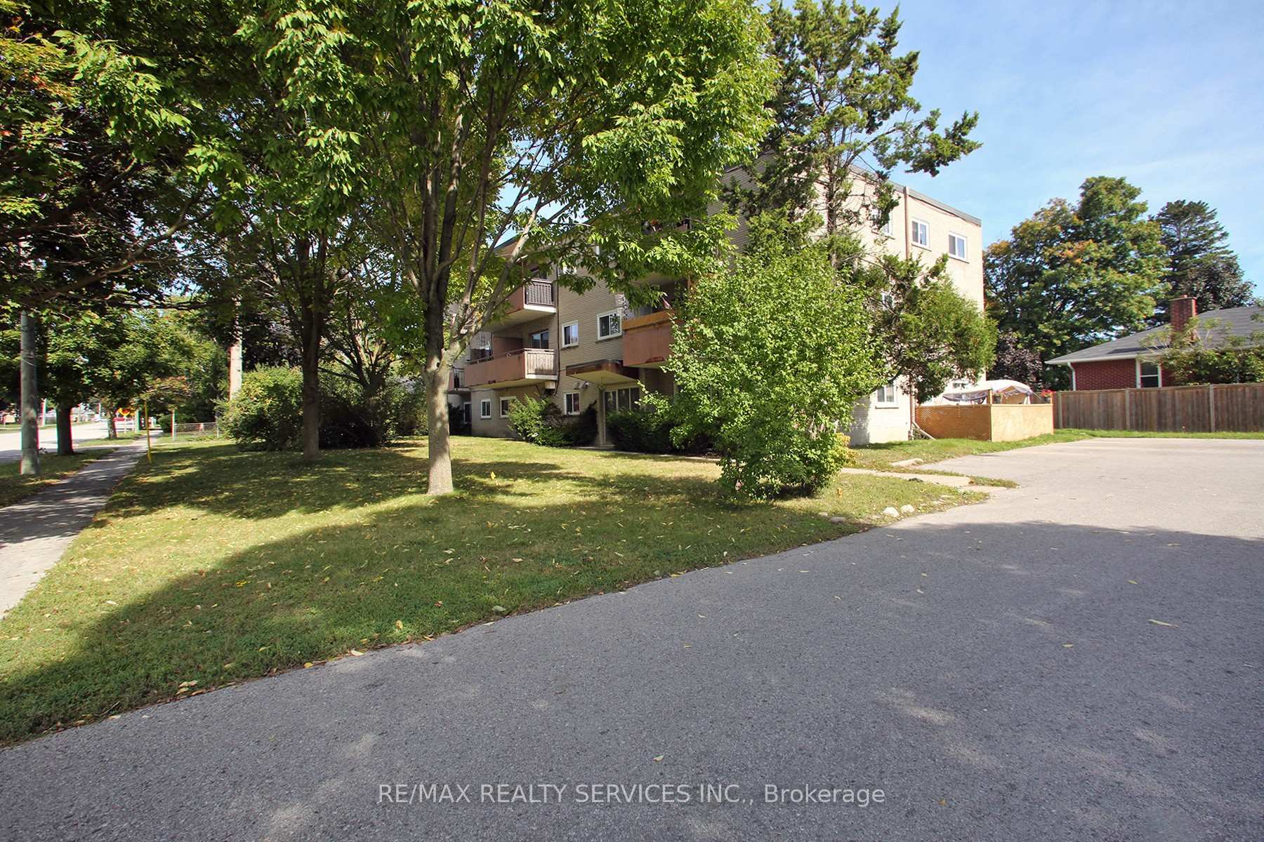 Photo 10 of 102 Front Street E, Whitby, Port Whitby — HOMEH