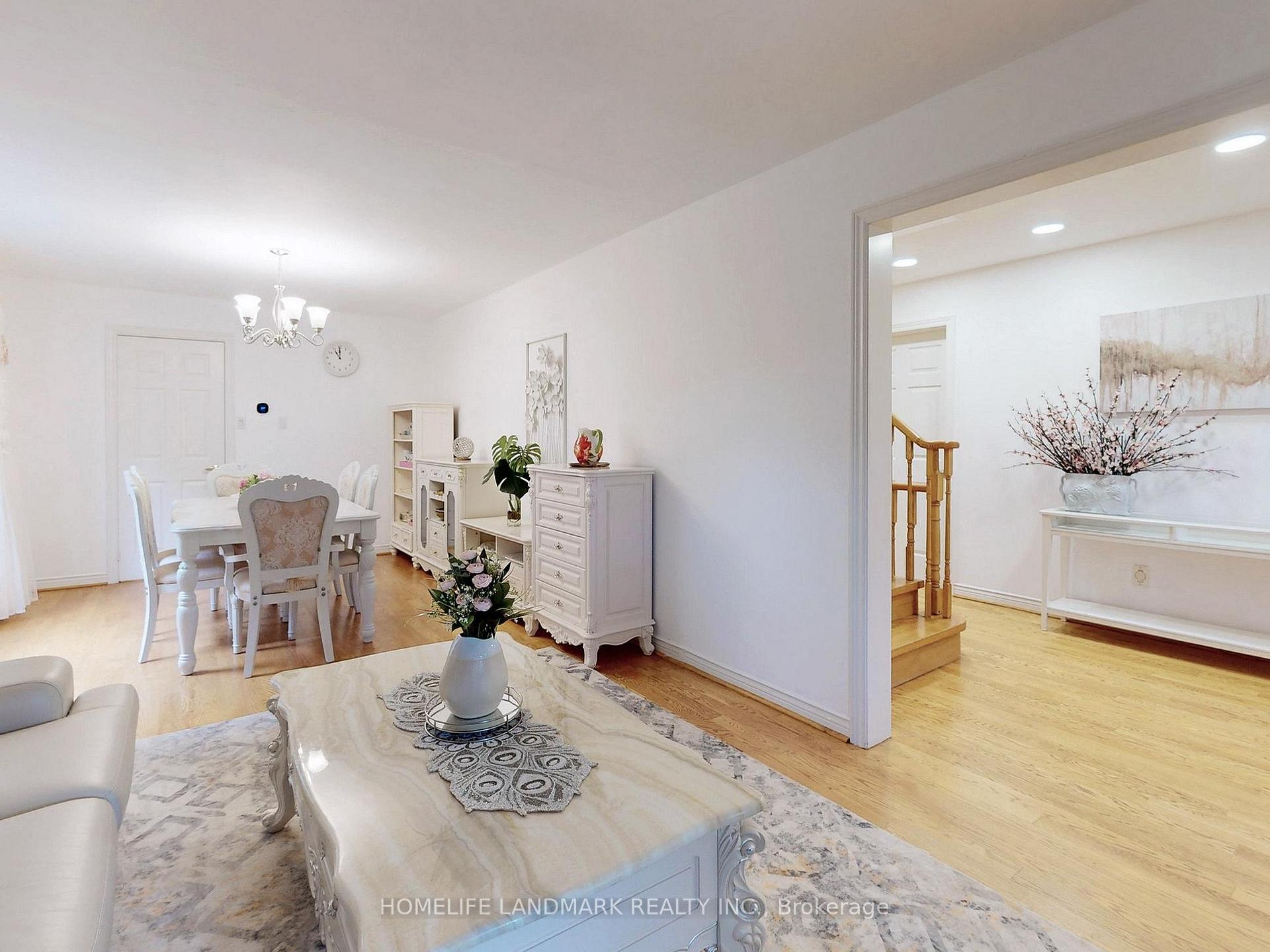 Photo 4 of 64 Bradgate Drive, Markham, Thornlea — HOMEH