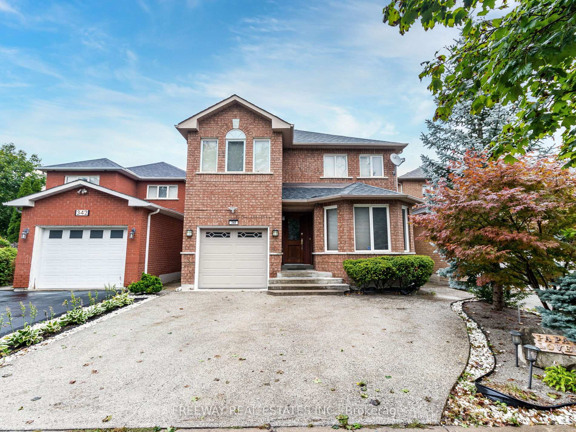 Front of 348 Royalpark Way