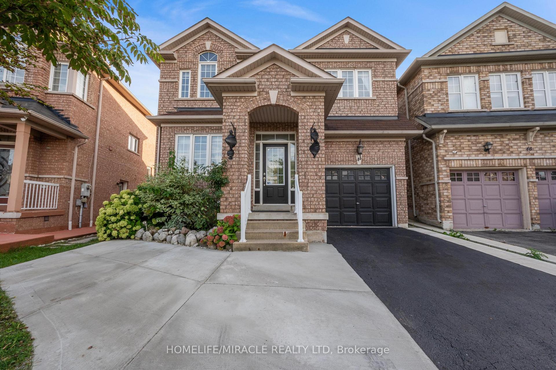 Photo 2 of 44 Wellsprings Drive, Brampton, Madoc — HOMEH
