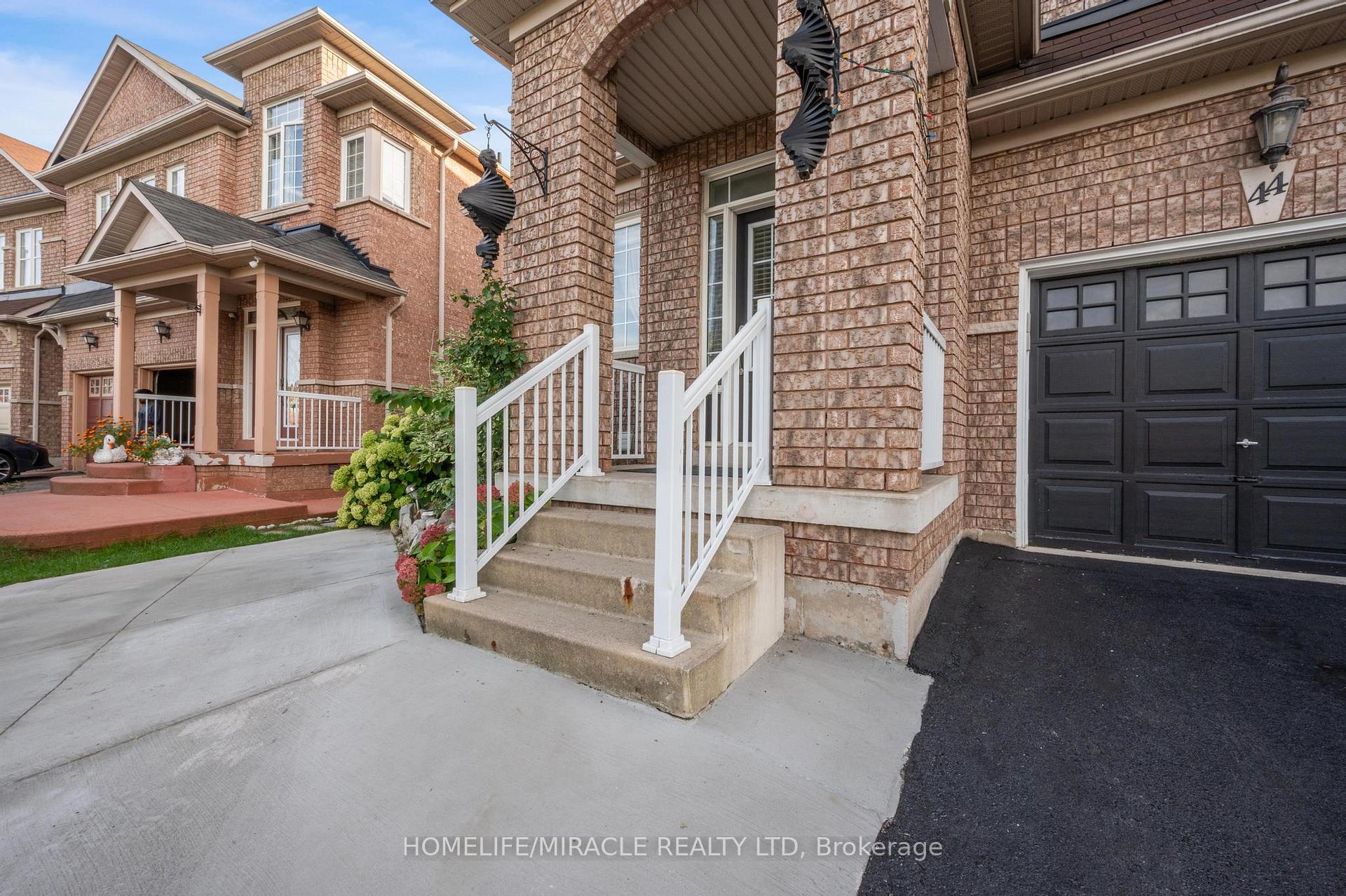 Photo 4 of 44 Wellsprings Drive, Brampton, Madoc — HOMEH