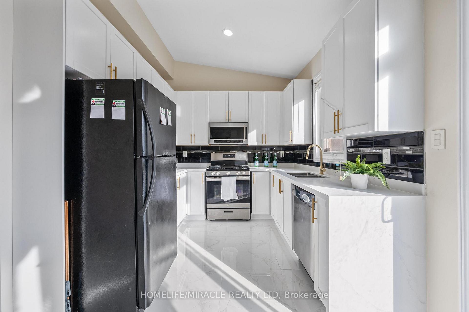 Photo 9 of 44 Wellsprings Drive, Brampton, Madoc — HOMEH