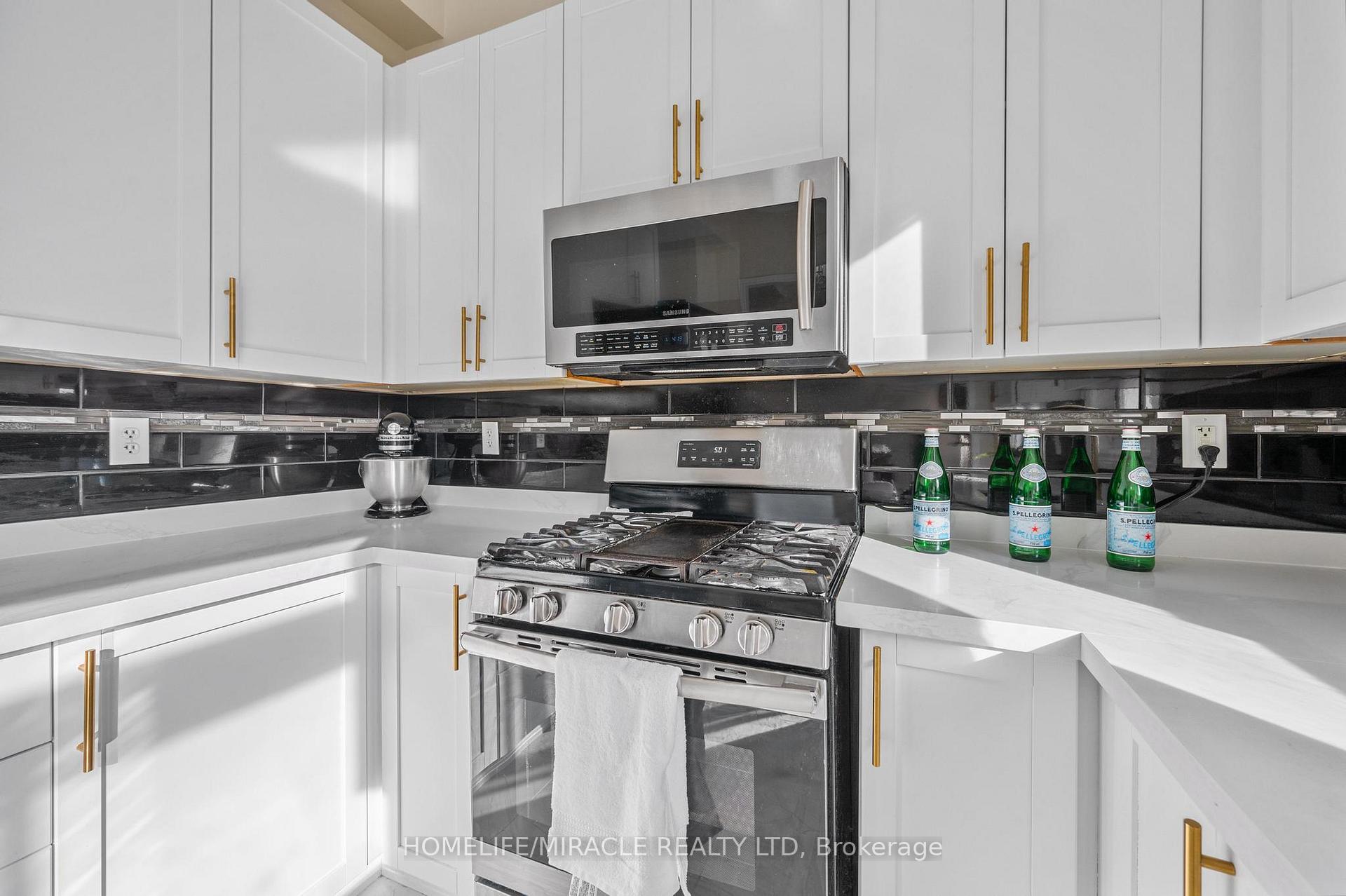 Photo 10 of 44 Wellsprings Drive, Brampton, Madoc — HOMEH