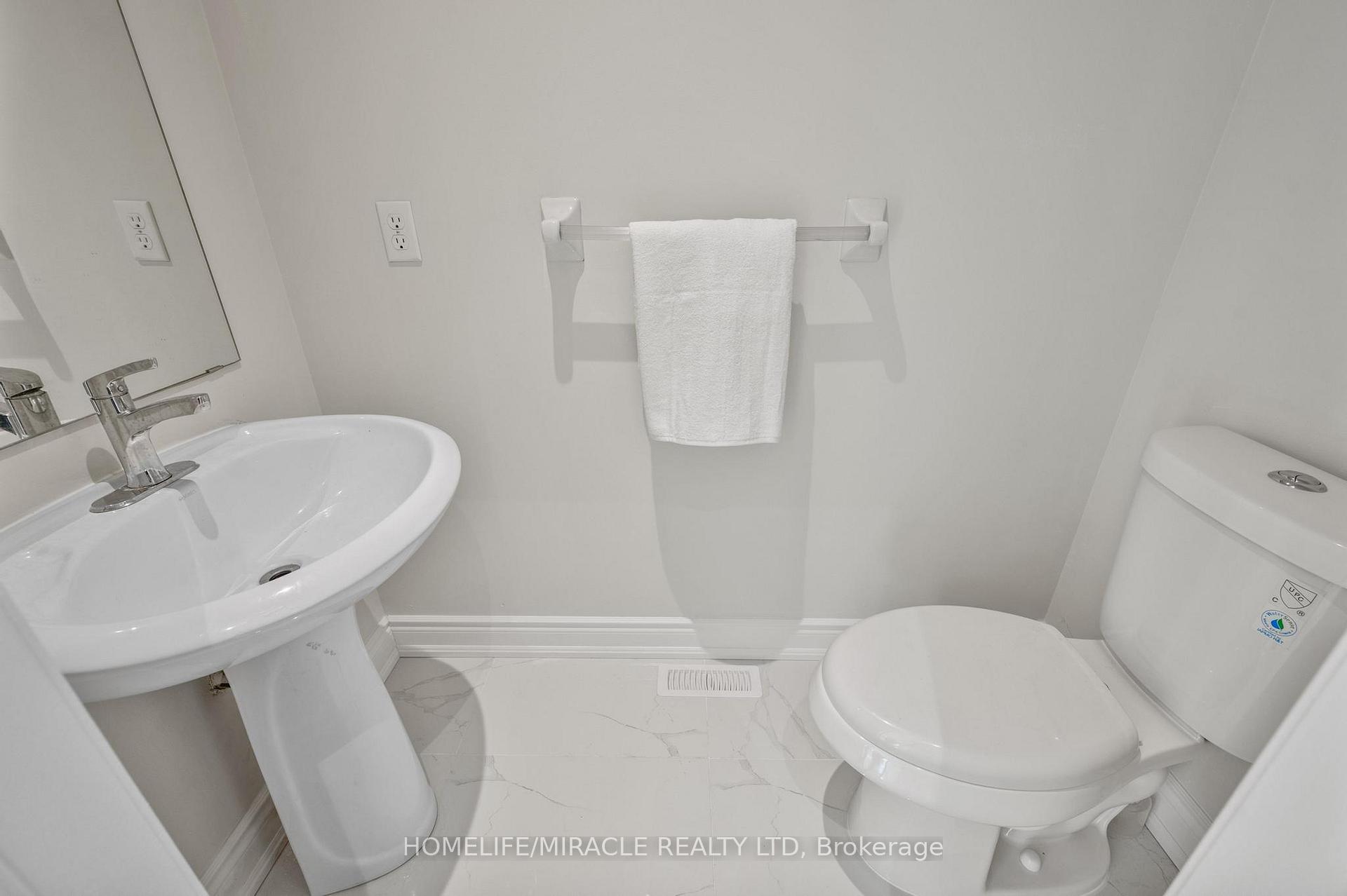 Photo 15 of 44 Wellsprings Drive, Brampton, Madoc — HOMEH