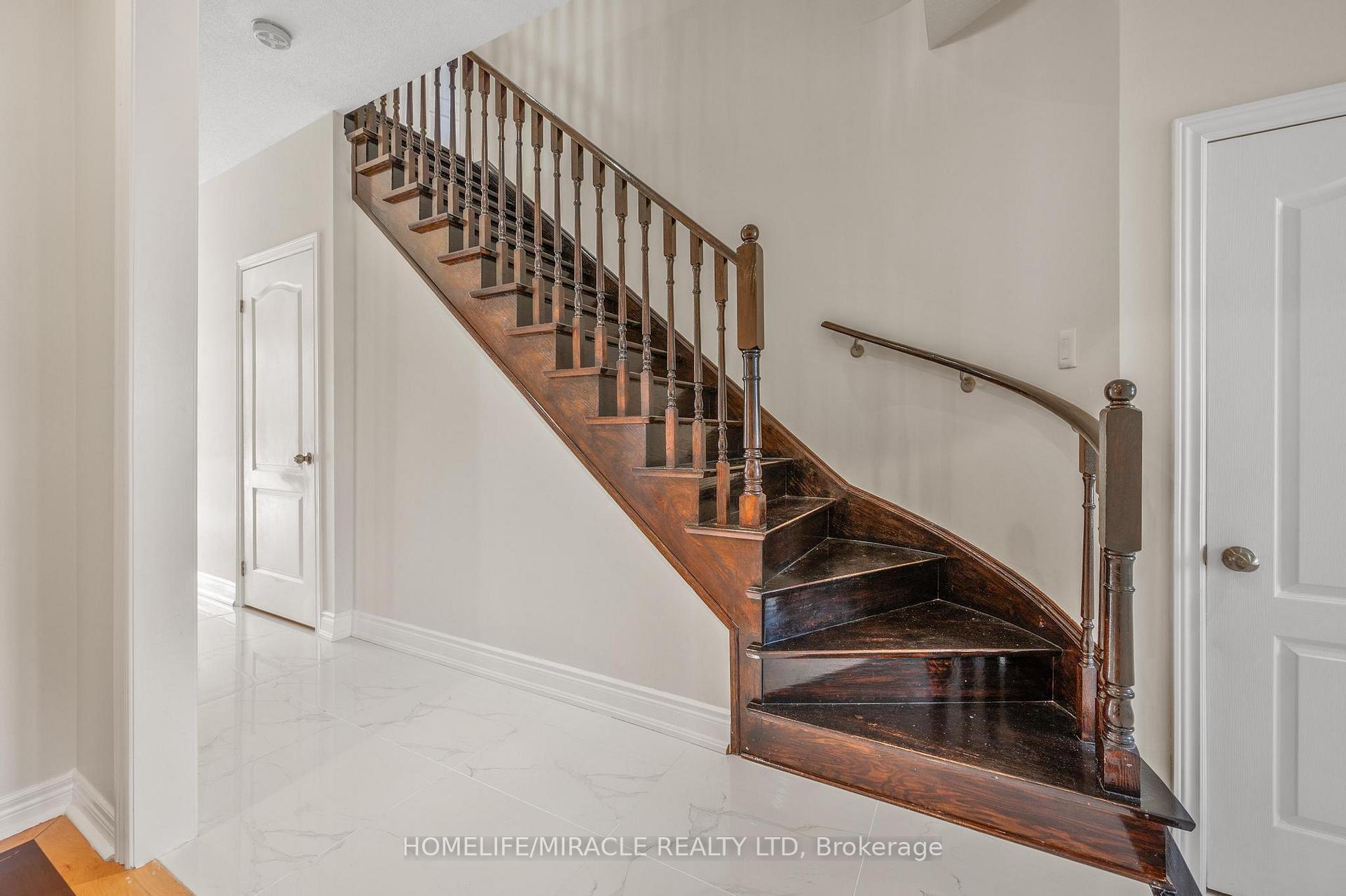 Photo 14 of 44 Wellsprings Drive, Brampton, Madoc — HOMEH