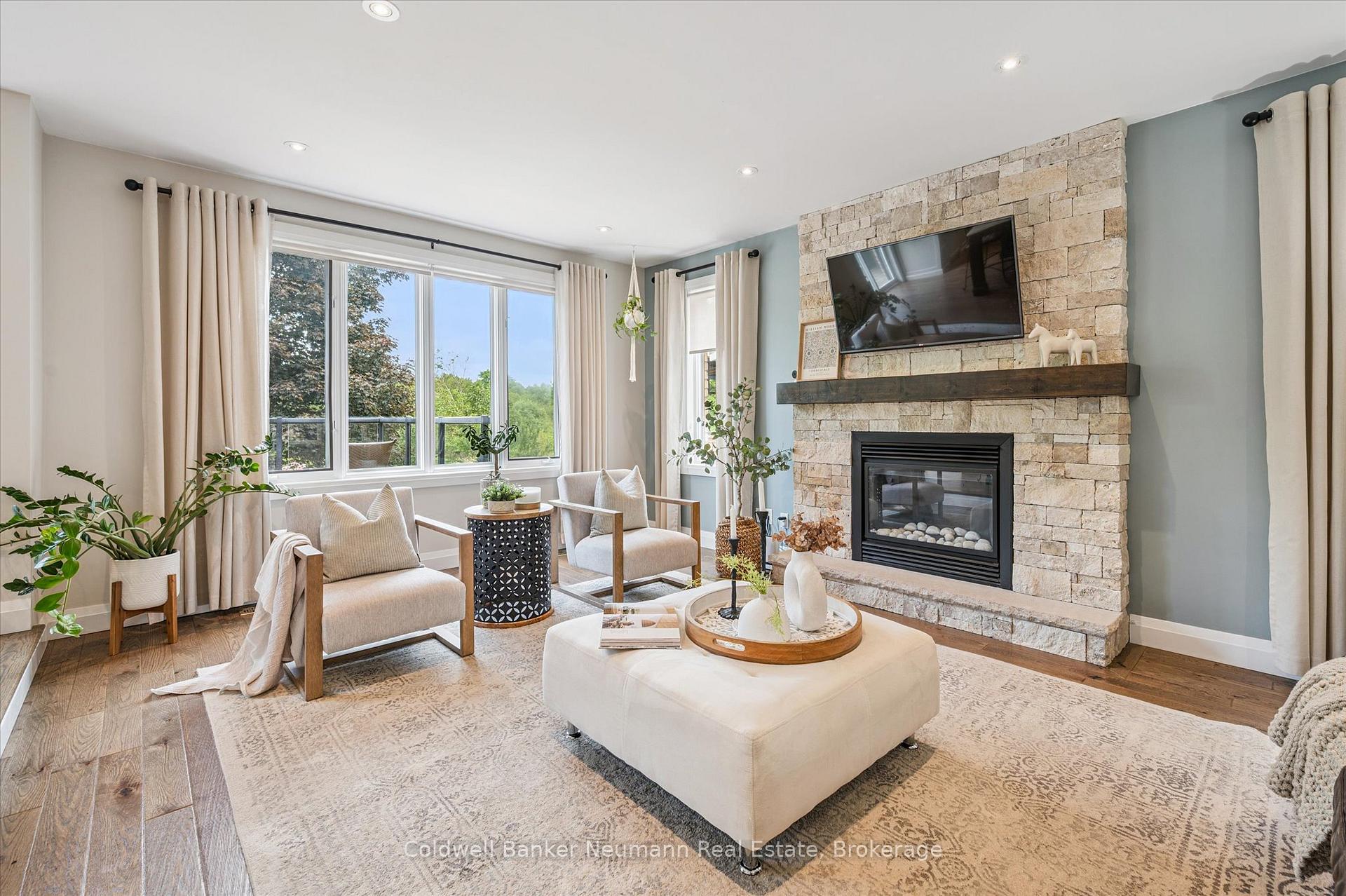 Photo 2 of 14 Bathgate Drive, Guelph, Kortright East — HOMEH