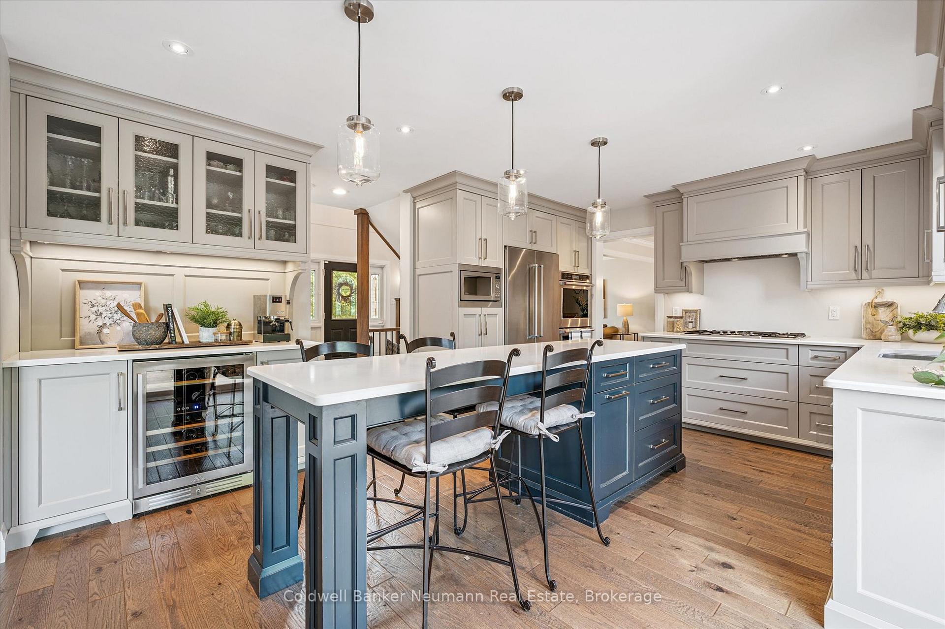 Photo 3 of 14 Bathgate Drive, Guelph, Kortright East — HOMEH