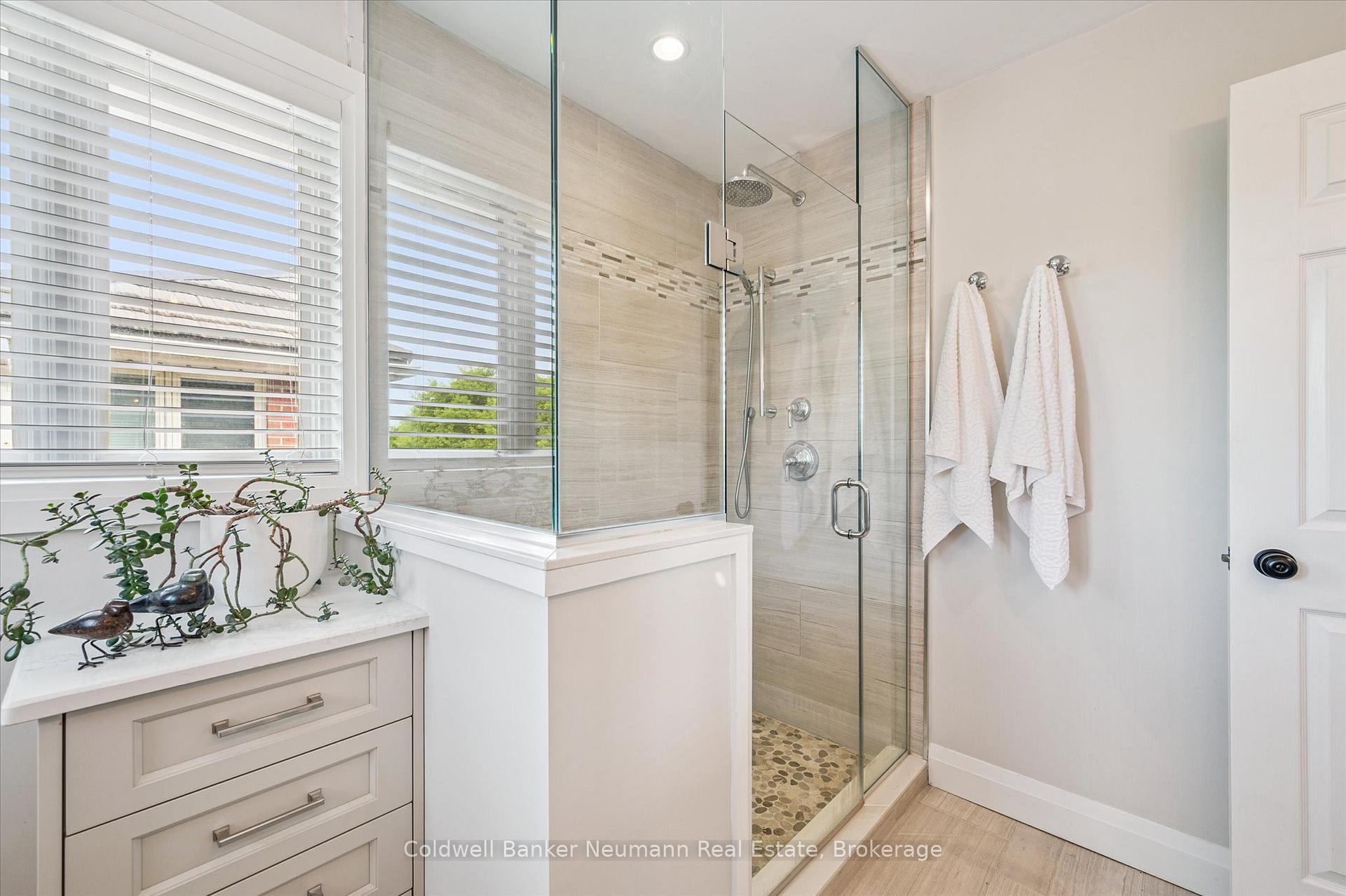 Photo 29 of 14 Bathgate Drive, Guelph, Kortright East — HOMEH