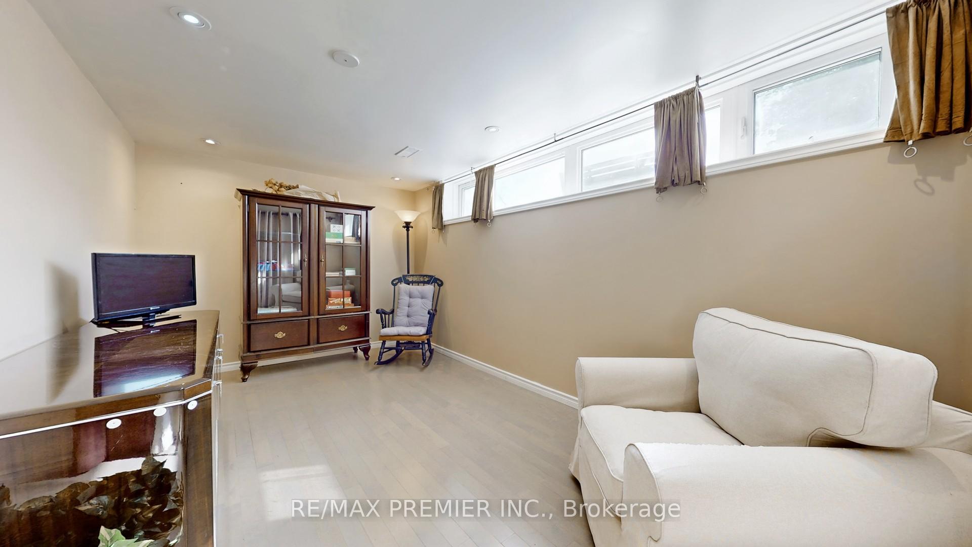 Photo 18 of 64 Alhart Drive, Etobicoke, Thistletown-Beaumonde Heights — HOMEH