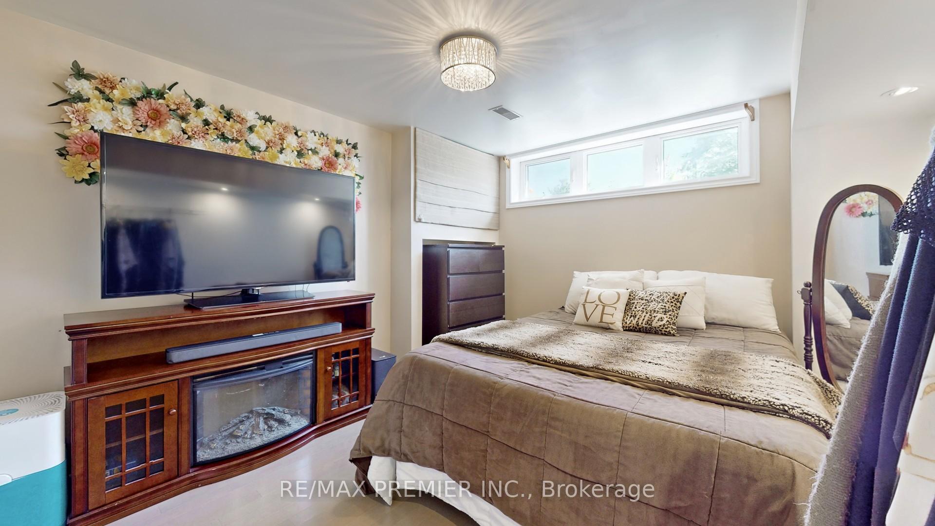 Photo 13 of 64 Alhart Drive, Etobicoke, Thistletown-Beaumonde Heights — HOMEH