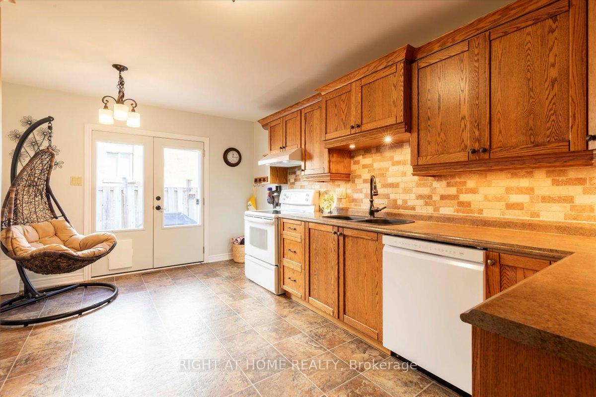 Photo 10 of 116 Herrell Avenue, Barrie, Painswick North — HOMEH