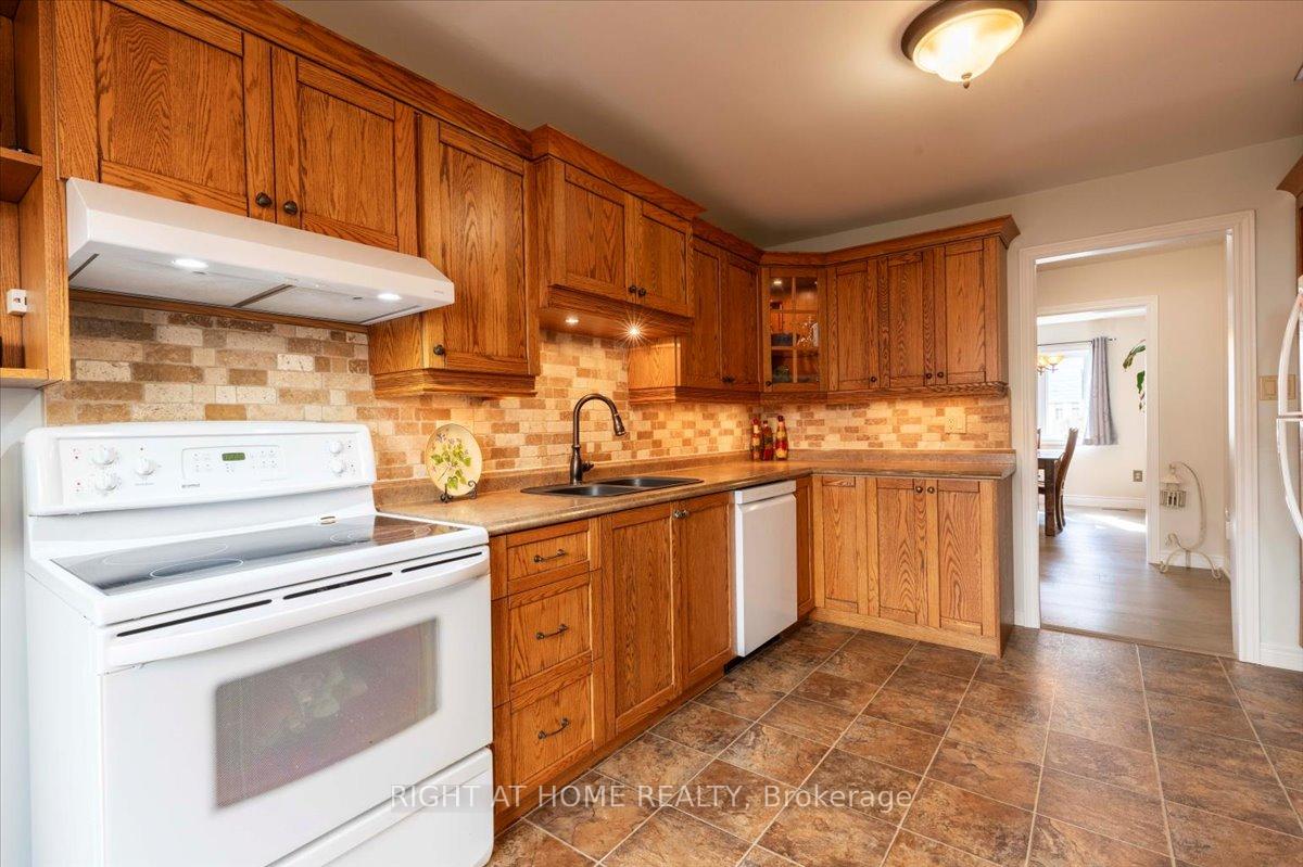 Photo 4 of 116 Herrell Avenue, Barrie, Painswick North — HOMEH