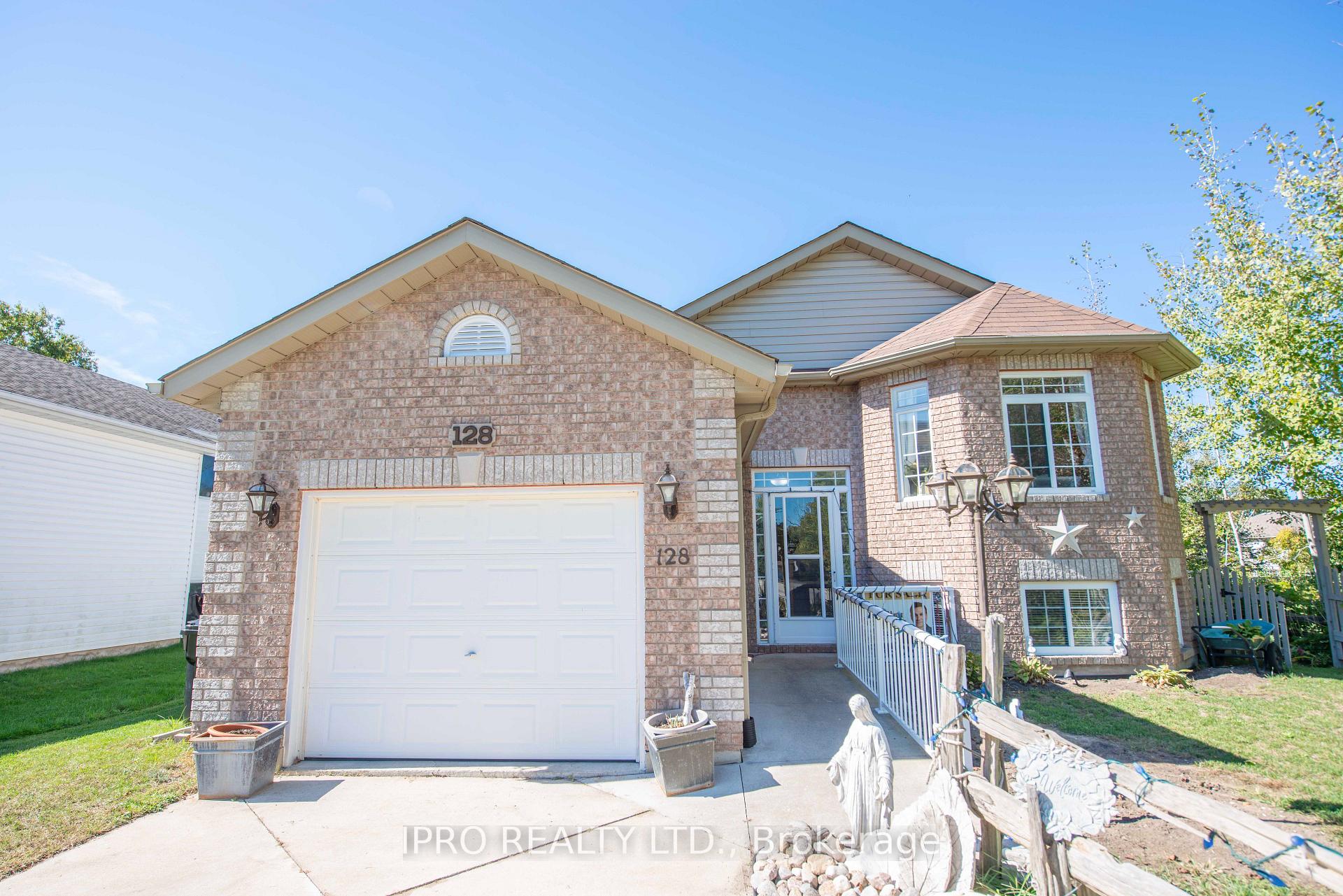 Photo 2 of 128 Smallman Drive, Wasaga Beach — HOMEH