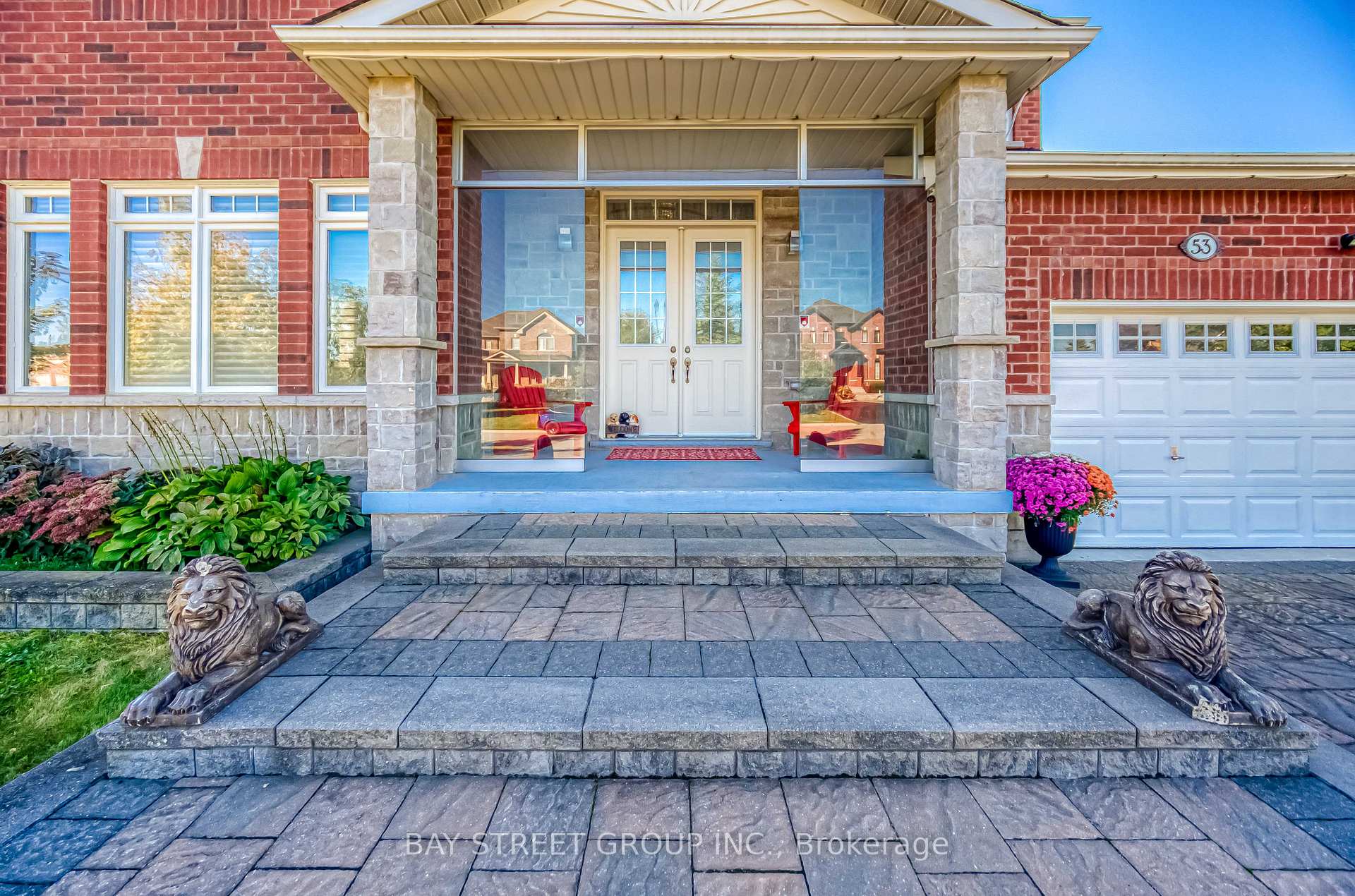 Photo 2 of 53 Stonesthrow Crescent, Uxbridge, Rural Uxbridge — HOMEH