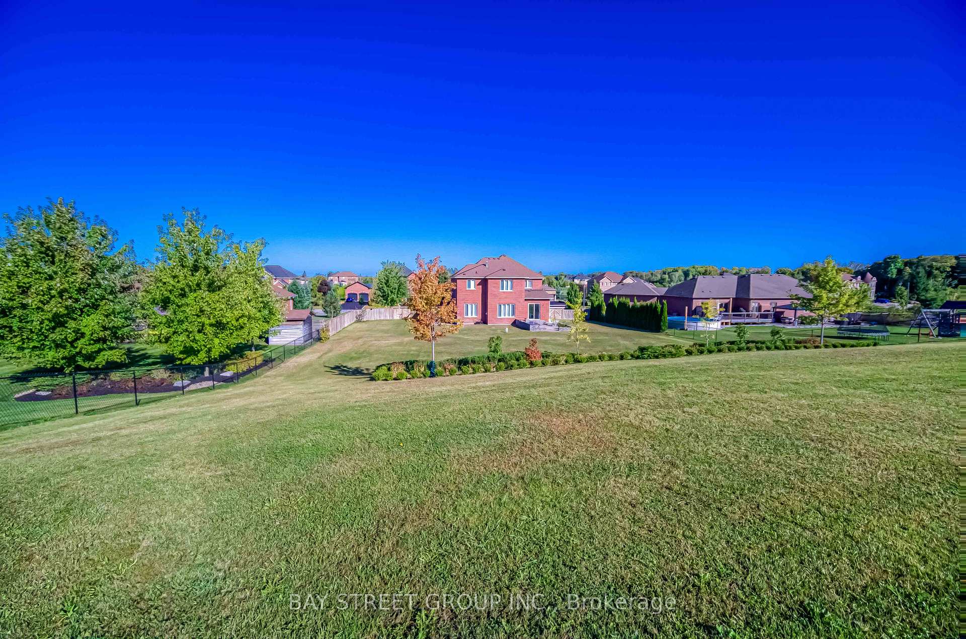 Photo 29 of 53 Stonesthrow Crescent, Uxbridge, Rural Uxbridge — HOMEH
