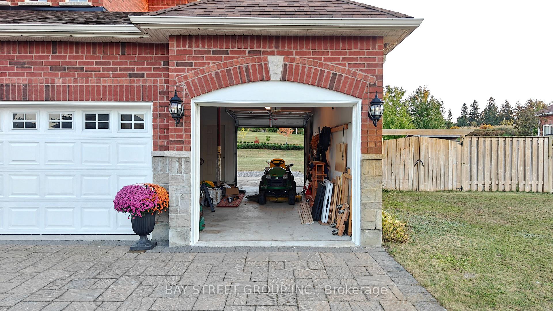 Photo 38 of 53 Stonesthrow Crescent, Uxbridge, Rural Uxbridge — HOMEH