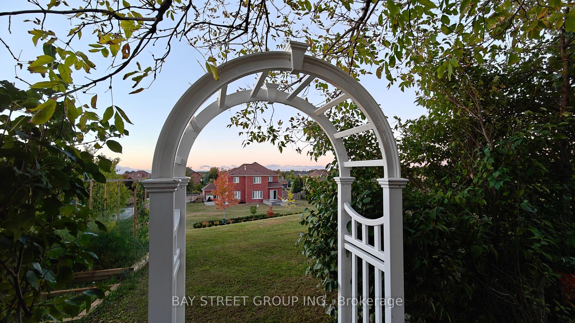 Photo 37 of 53 Stonesthrow Crescent, Uxbridge, Rural Uxbridge — HOMEH