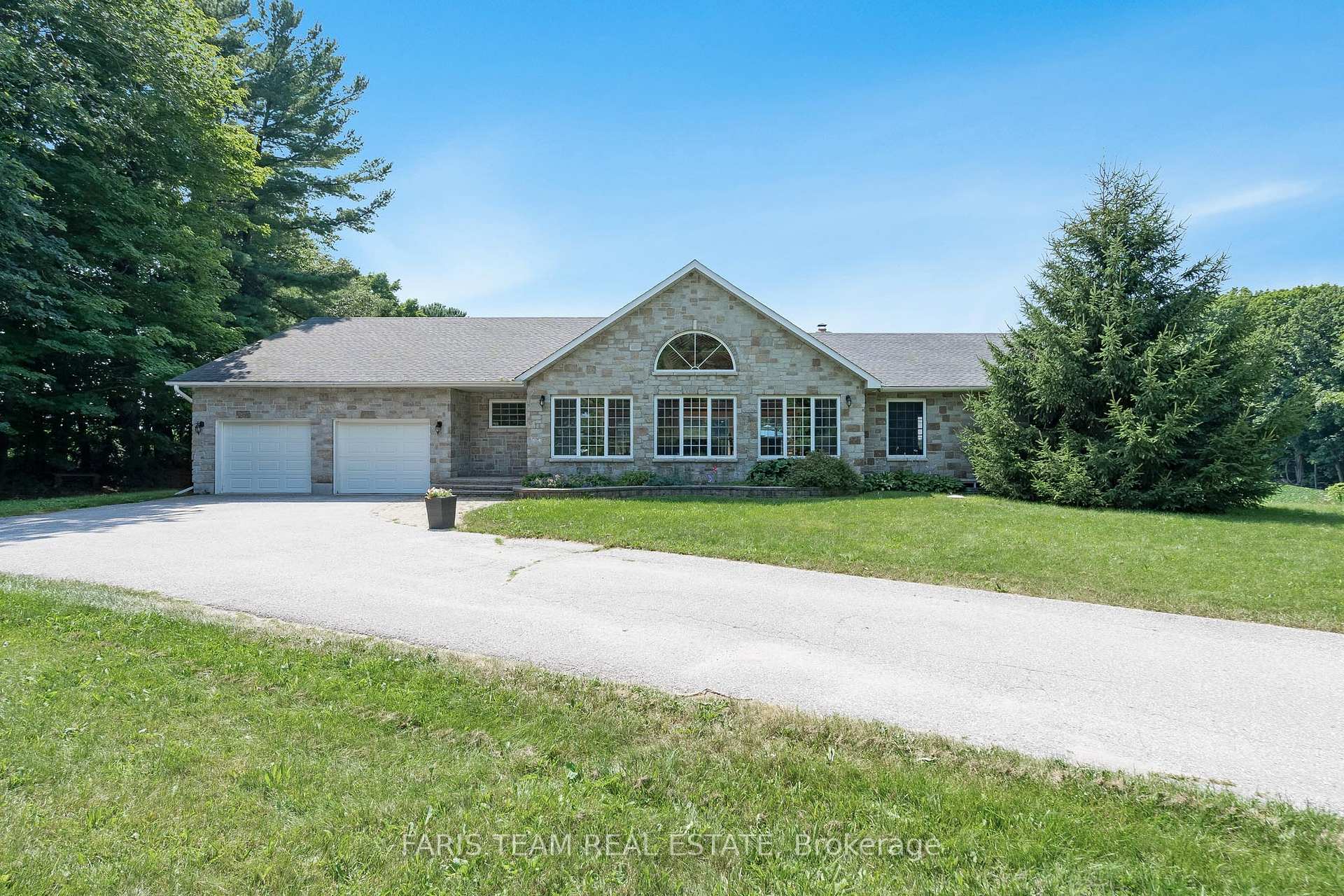 Photo 1 of 2140 Old Second Road S, Springwater, Midhurst — HOMEH