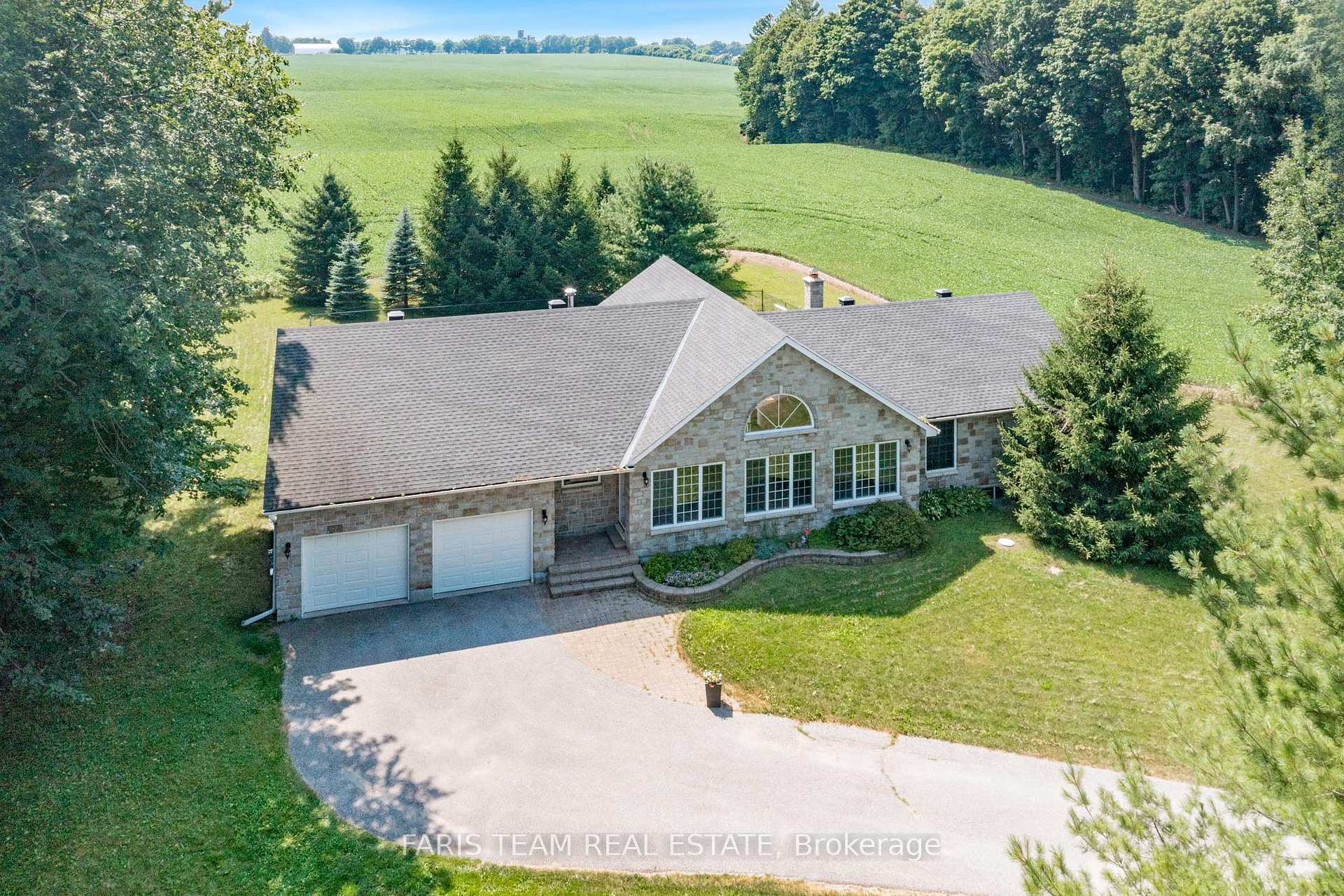 Photo 2 of 2140 Old Second Road S, Springwater, Midhurst — HOMEH