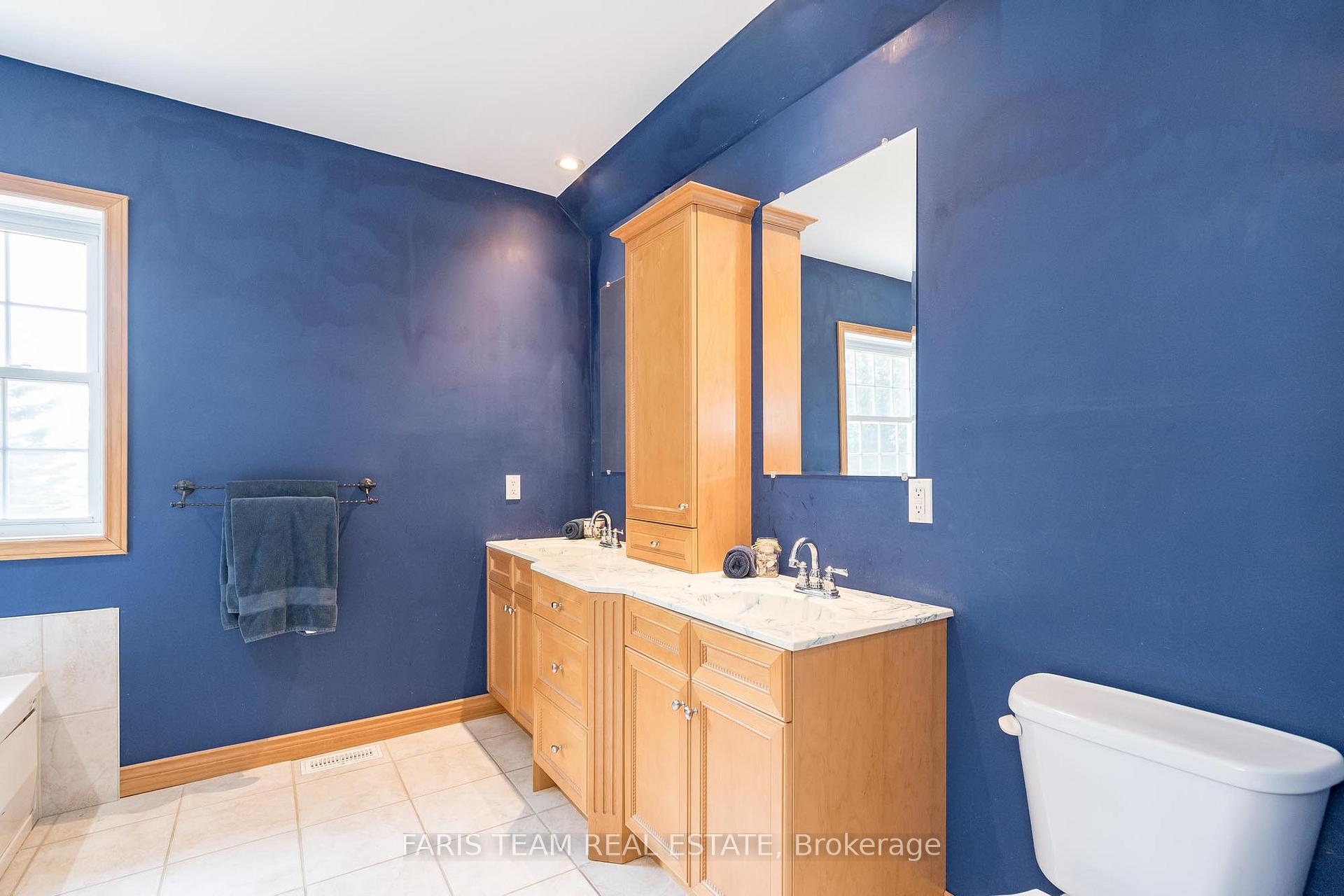 Photo 7 of 2140 Old Second Road S, Springwater, Midhurst — HOMEH