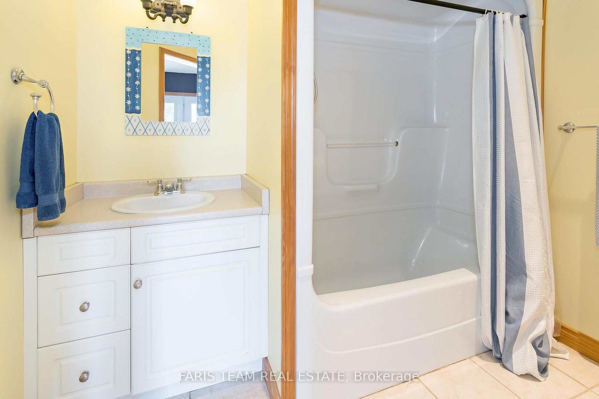 Photo 12 of 2140 Old Second Road S, Springwater, Midhurst — HOMEH