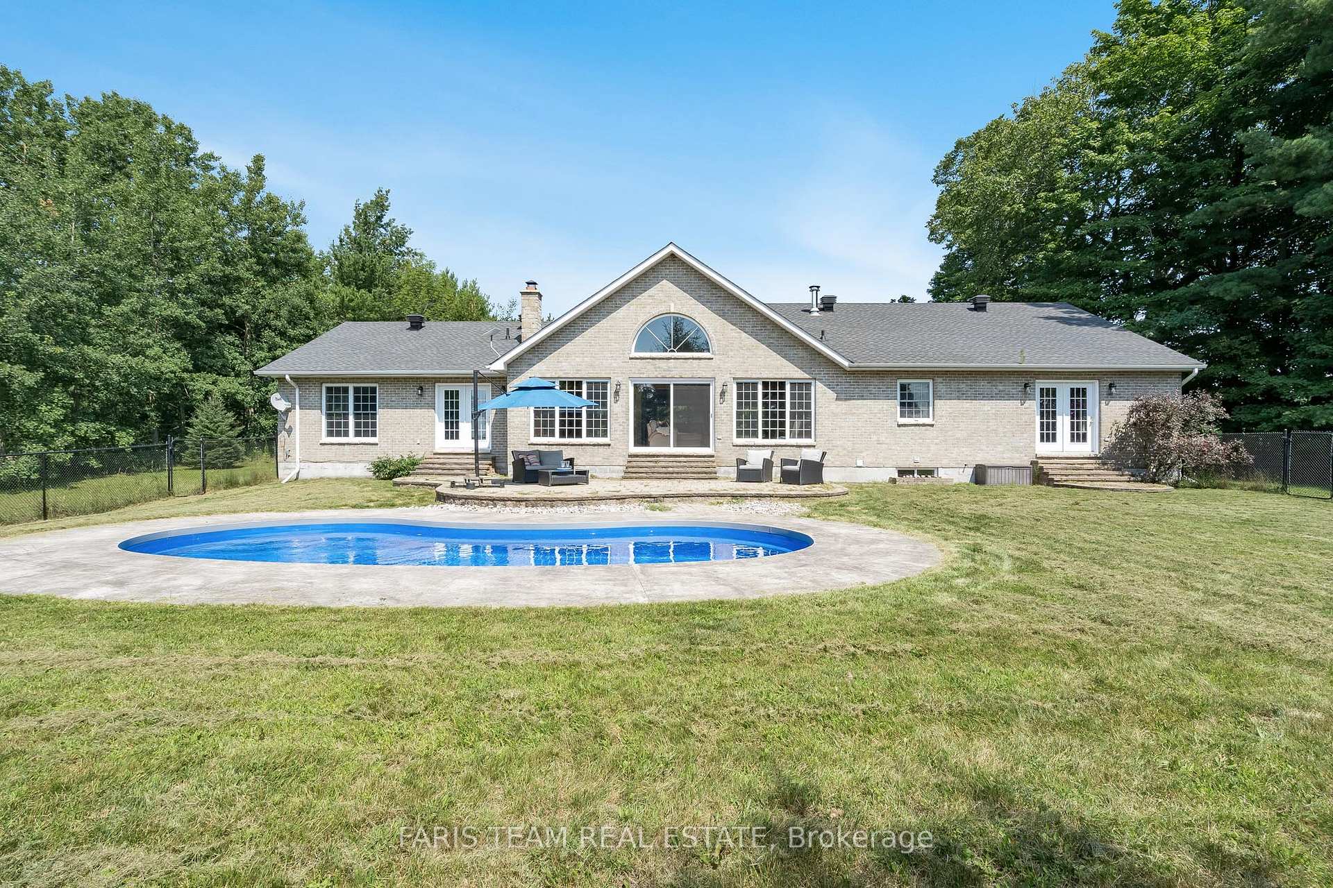 Photo 24 of 2140 Old Second Road S, Springwater, Midhurst — HOMEH