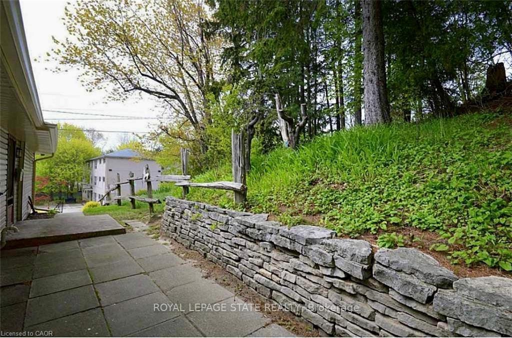 Photo 4 of 6 Begue Street, Hamilton, Dundas — HOMEH