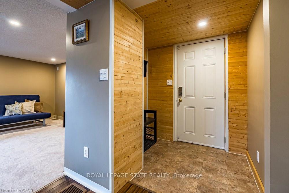 Photo 8 of 6 Begue Street, Hamilton, Dundas — HOMEH