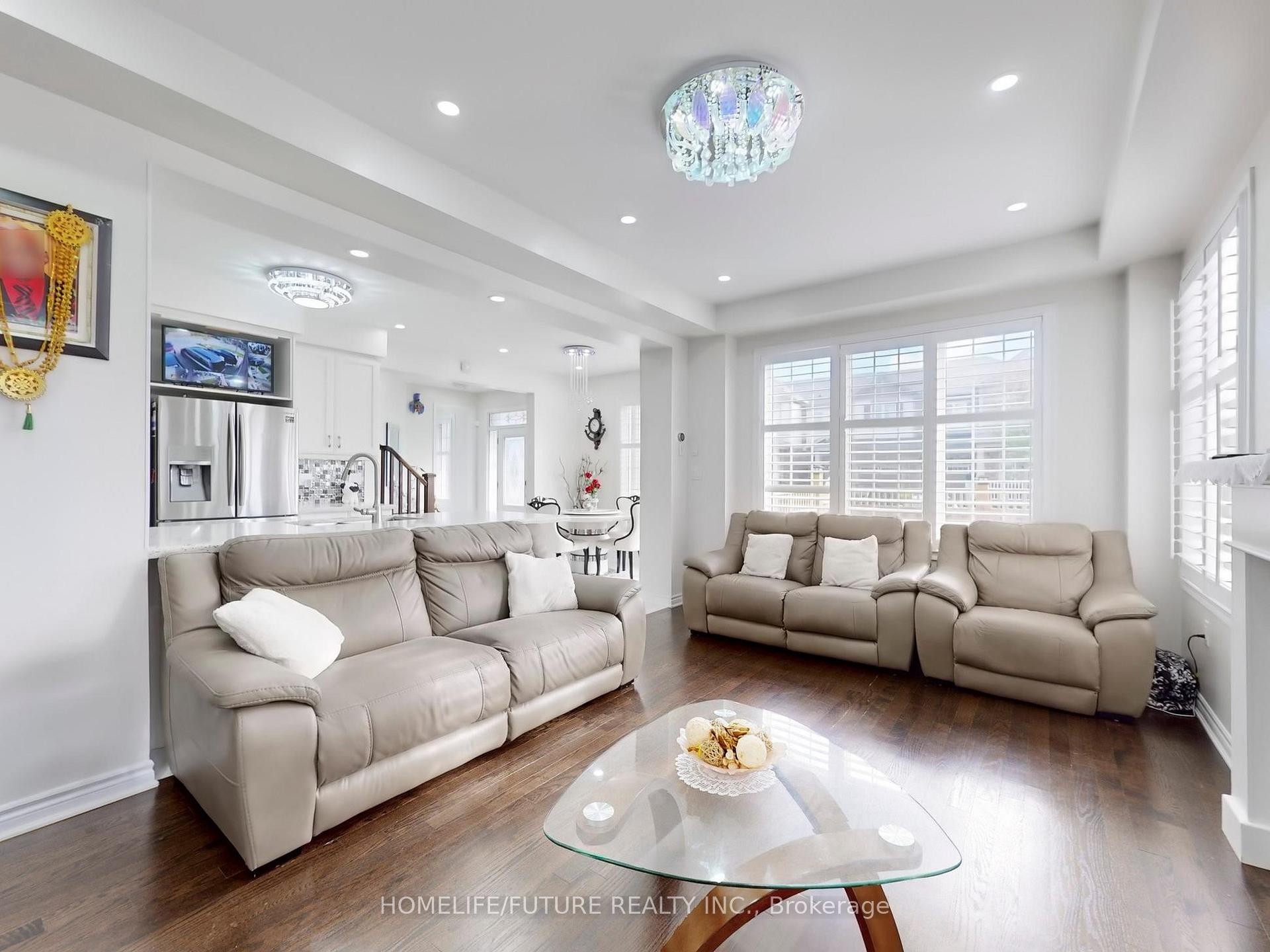 Photo 3 of 2427 Moonlight Crescent, Pickering, Rural Pickering — HOMEH