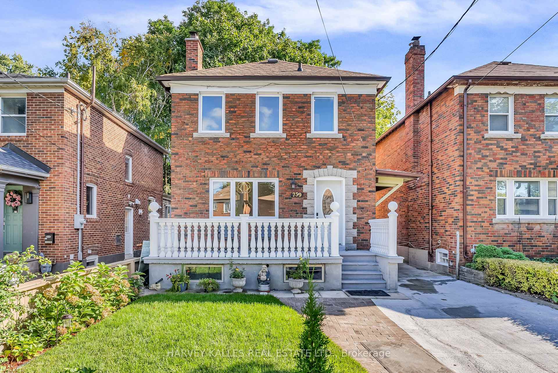 Front of 759 Eglinton Avenue E