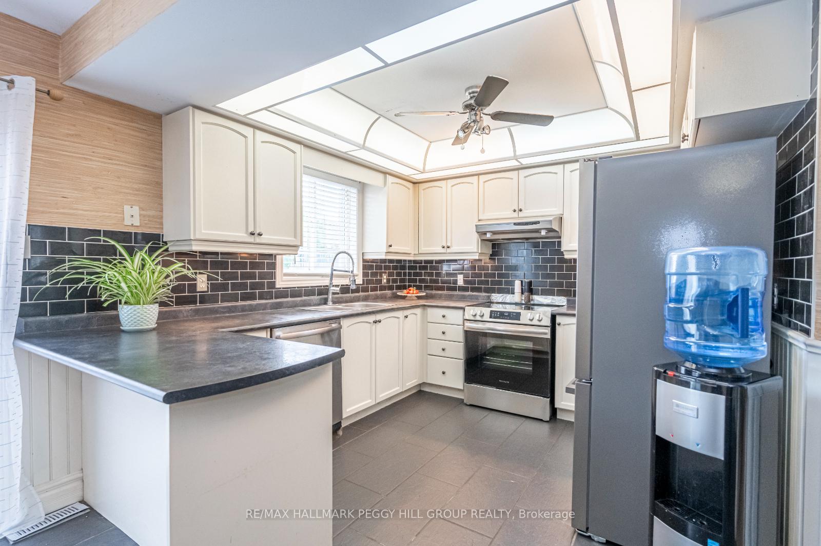 Photo 2 of 5 Michael Crescent, Barrie, East Bayfield — HOMEH