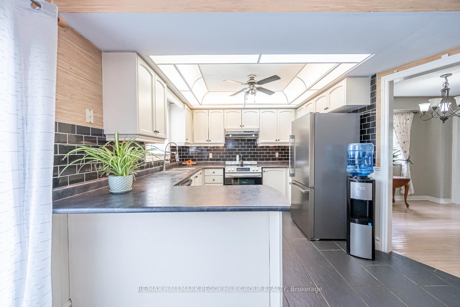 Photo 3 of 5 Michael Crescent, Barrie, East Bayfield — HOMEH