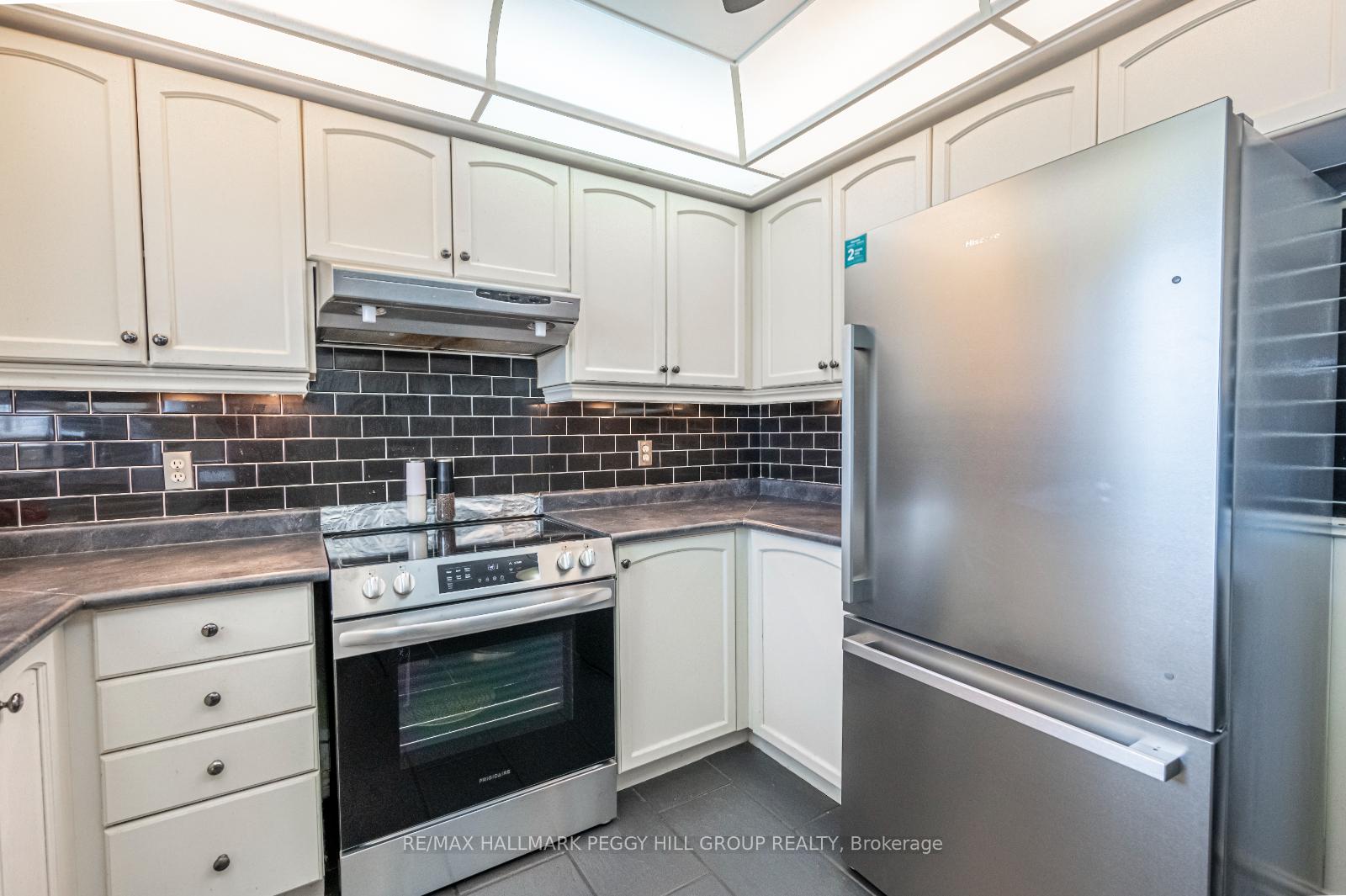 Photo 4 of 5 Michael Crescent, Barrie, East Bayfield — HOMEH
