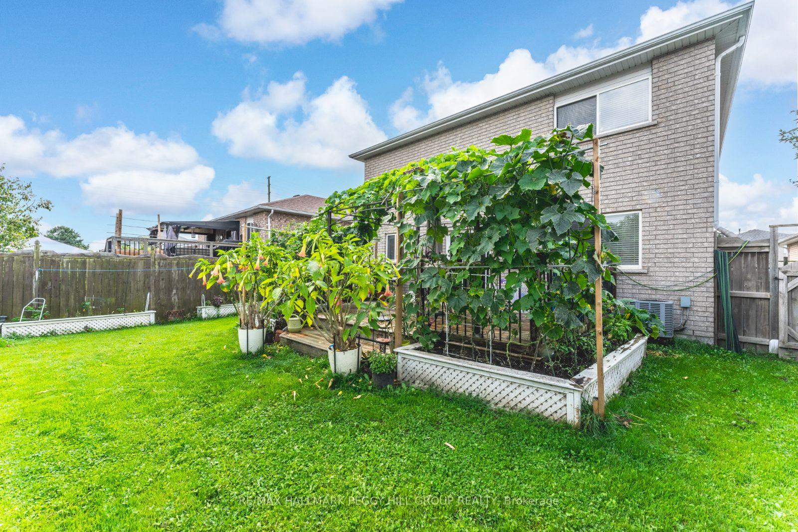 Photo 9 of 5 Michael Crescent, Barrie, East Bayfield — HOMEH