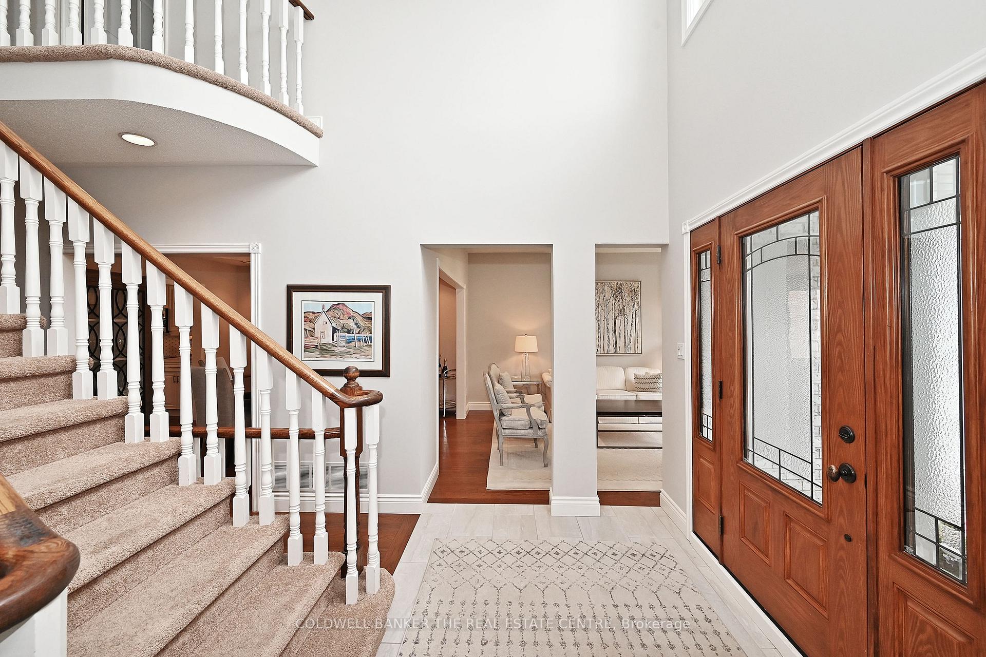 Photo 4 of 92 Carlyle Crescent, Aurora, Aurora Highlands — HOMEH