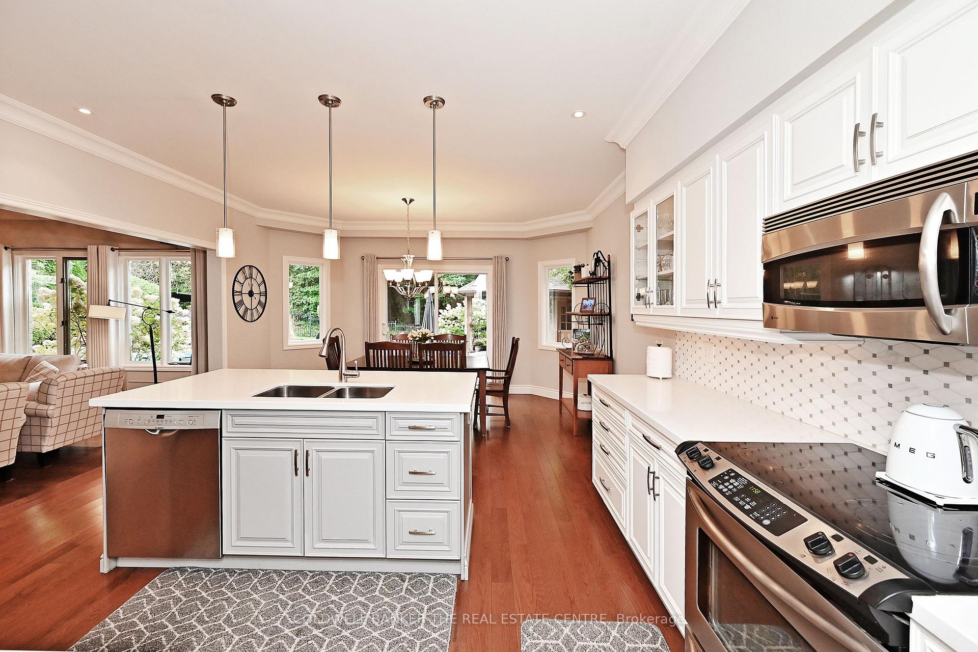 Photo 6 of 92 Carlyle Crescent, Aurora, Aurora Highlands — HOMEH