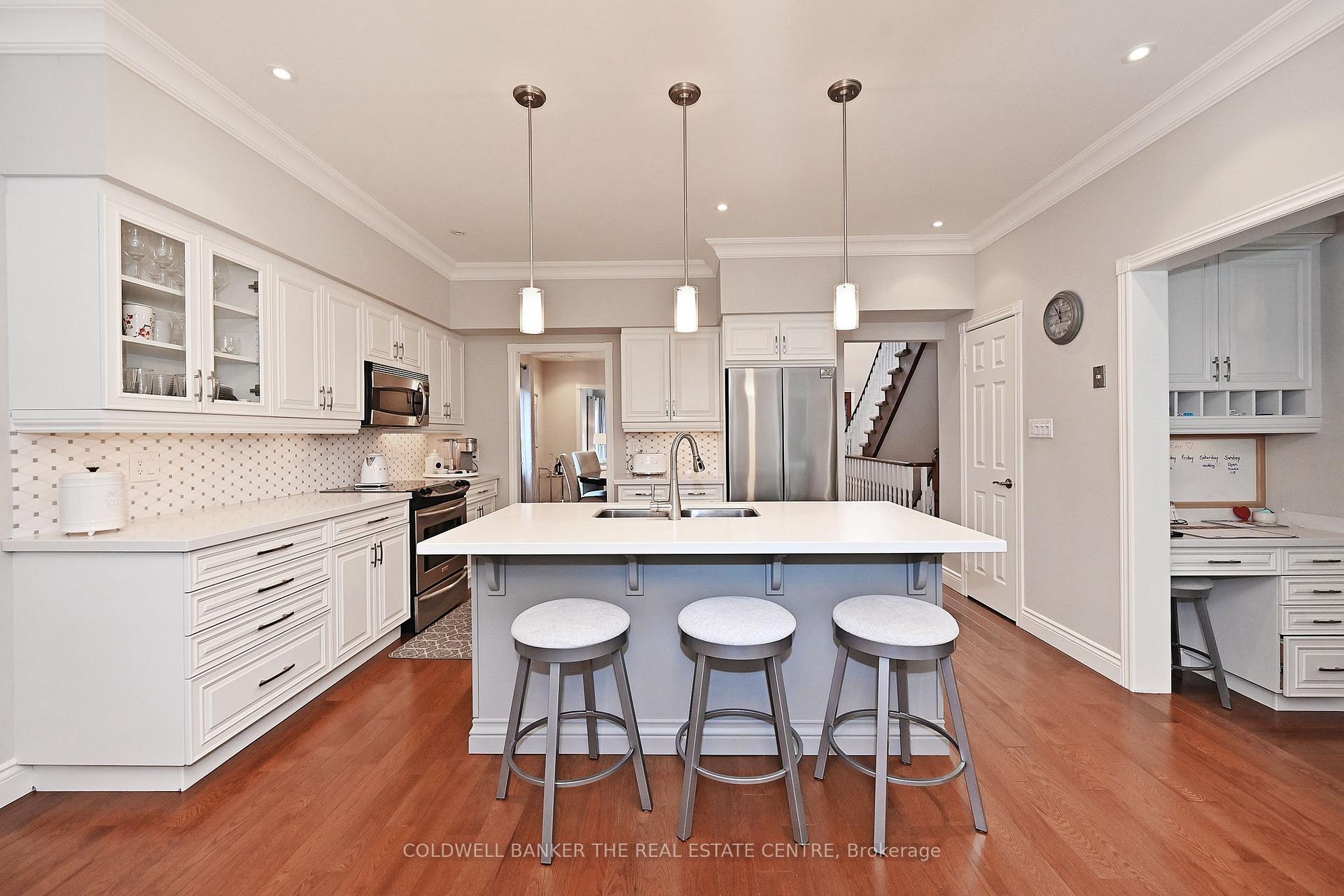 Photo 7 of 92 Carlyle Crescent, Aurora, Aurora Highlands — HOMEH