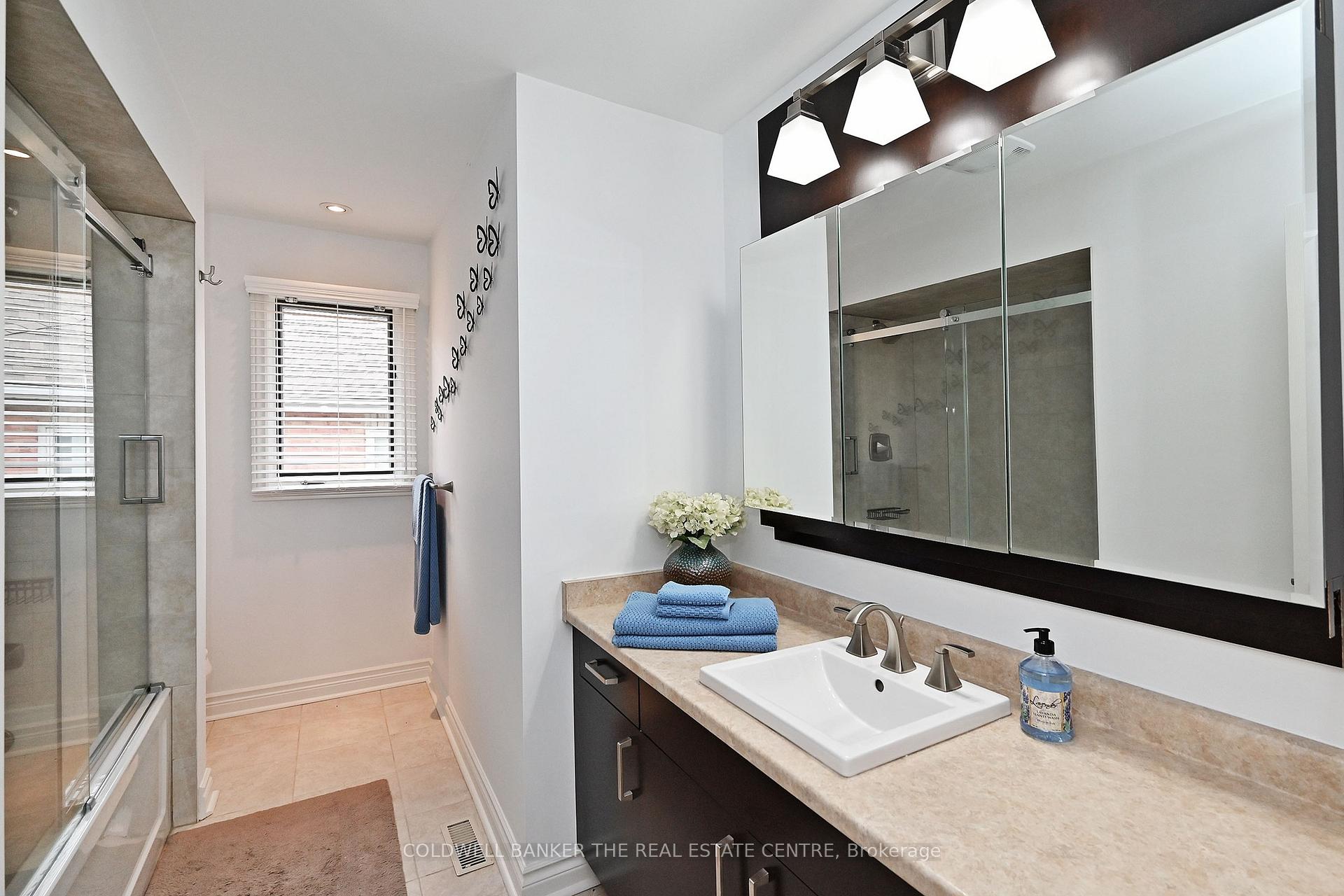 Photo 14 of 92 Carlyle Crescent, Aurora, Aurora Highlands — HOMEH