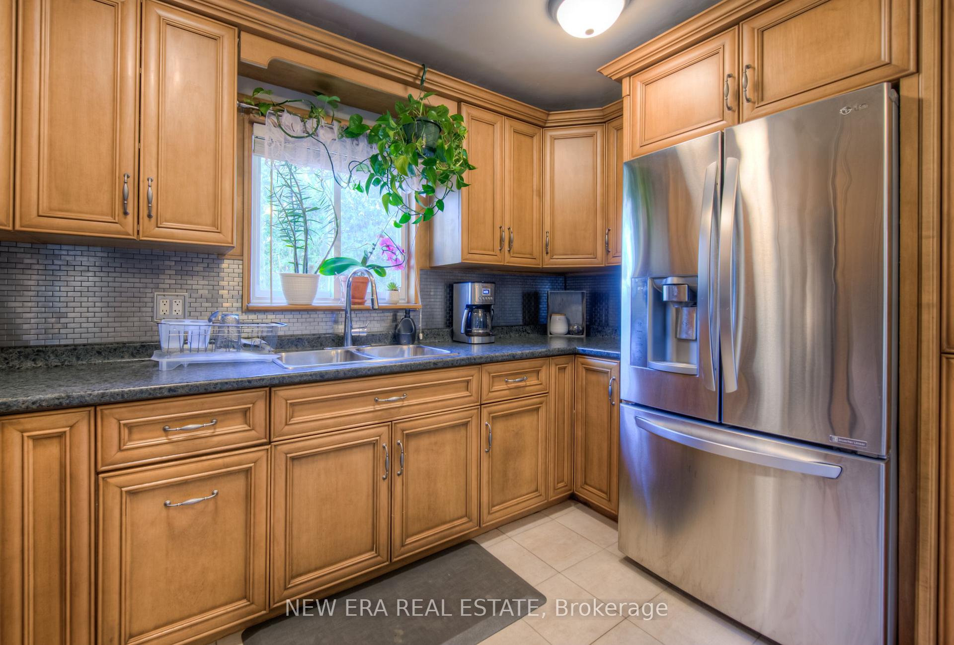 Photo 9 of 127 Nash Road S, Hamilton, Greenford — HOMEH