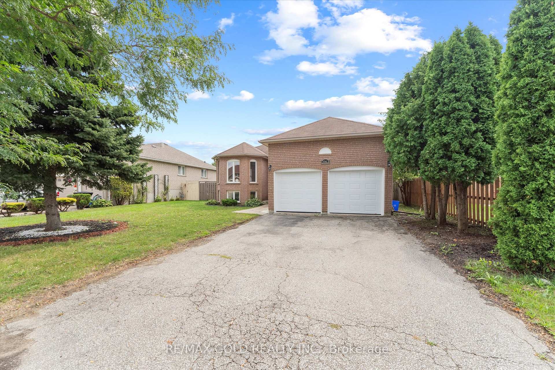 Photo 3 of 3163 Fletcher Crescent, Windsor — HOMEH